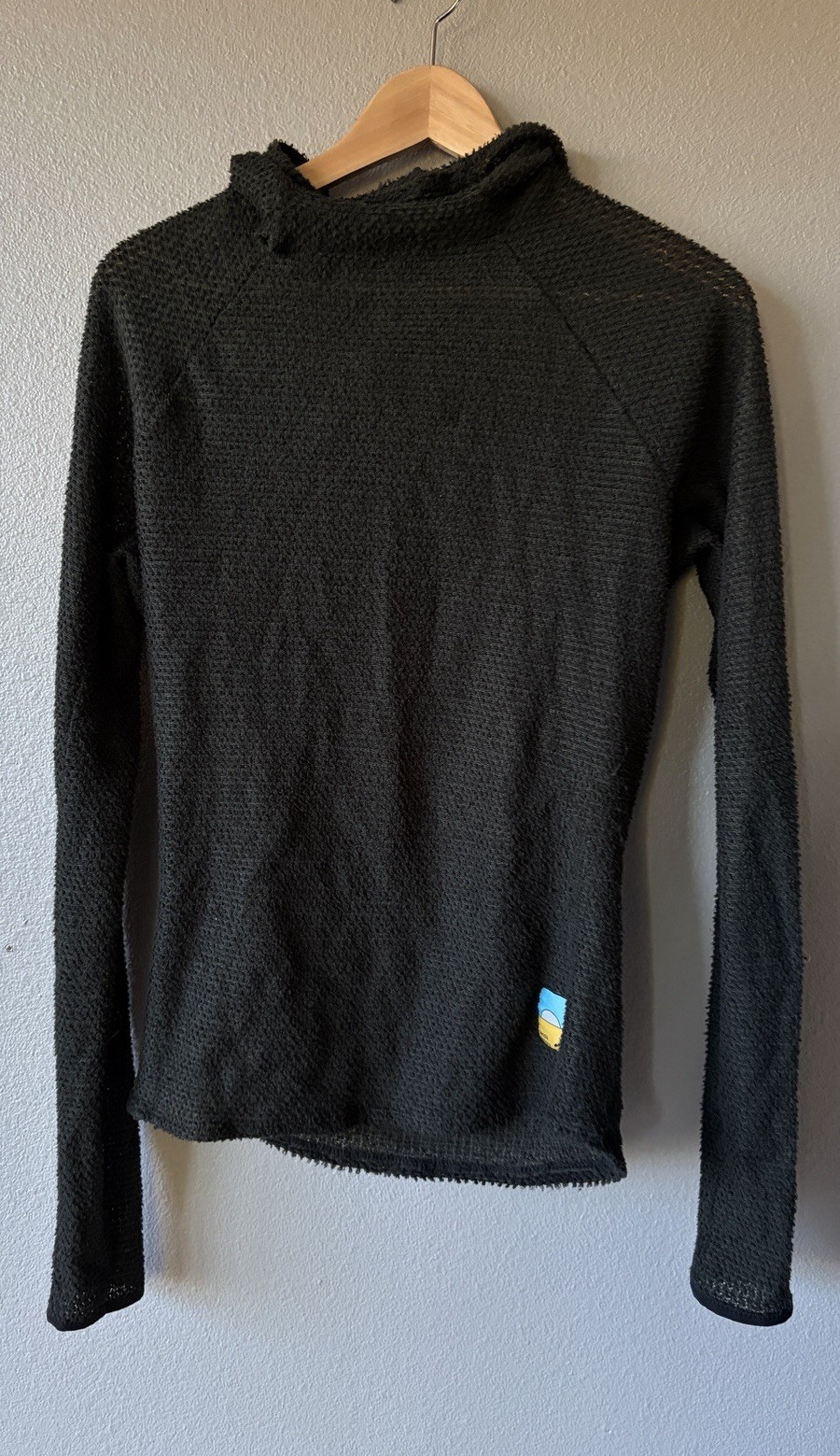 Senchi Designs Black Fleece Pullover Hoodie Sweater Men’s M Solid Long Sleeve