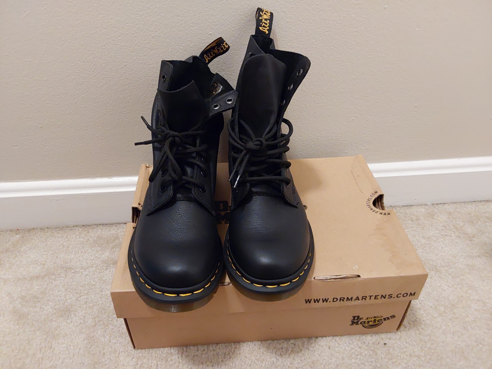 Dr. Martens Black Leather Ankle Boots Lace-Up Round Toe Unisex US 9 EU 41
