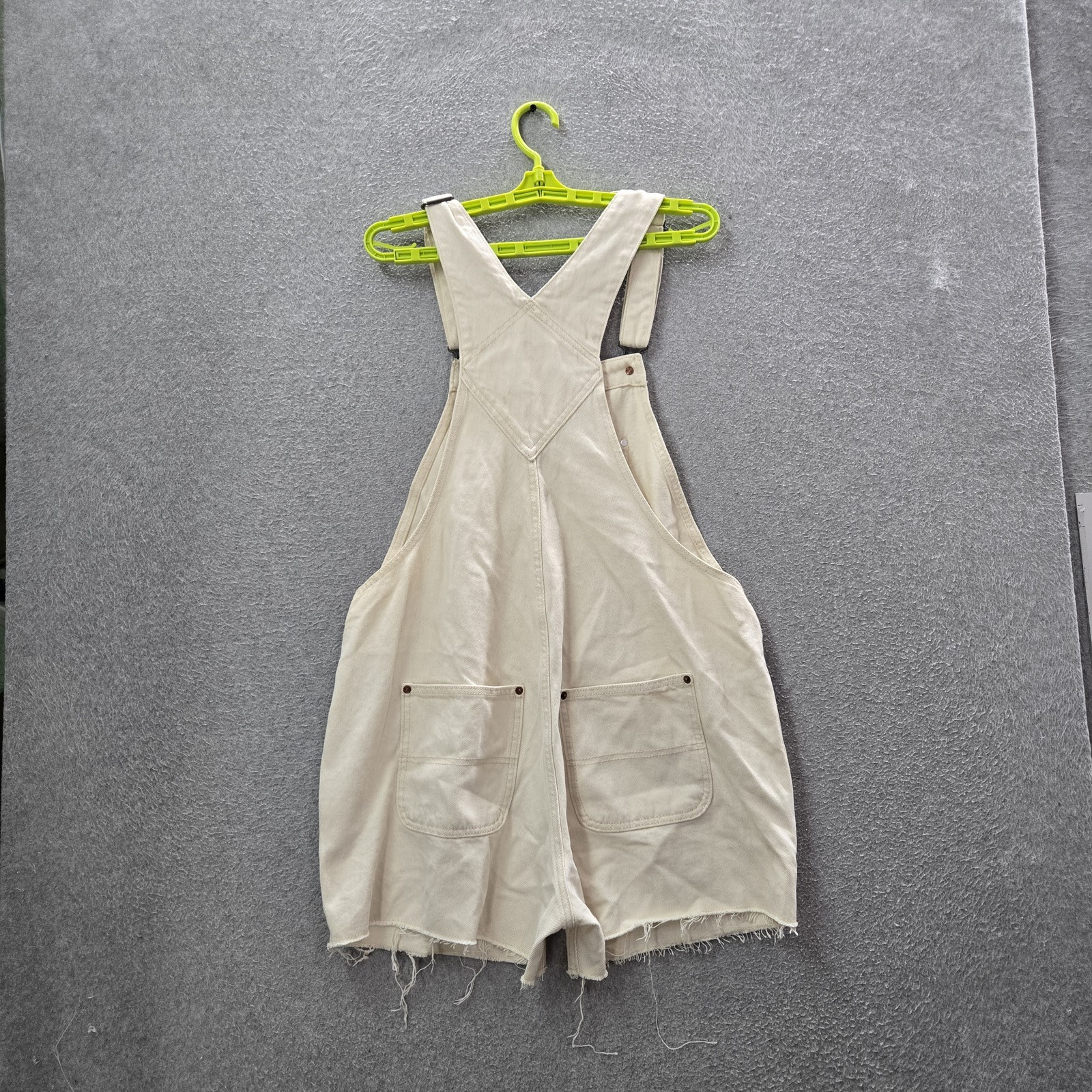 Old Navy Women Shorts L Beige Overalls Twill Overall Shorts Button 4.5″ Inseam