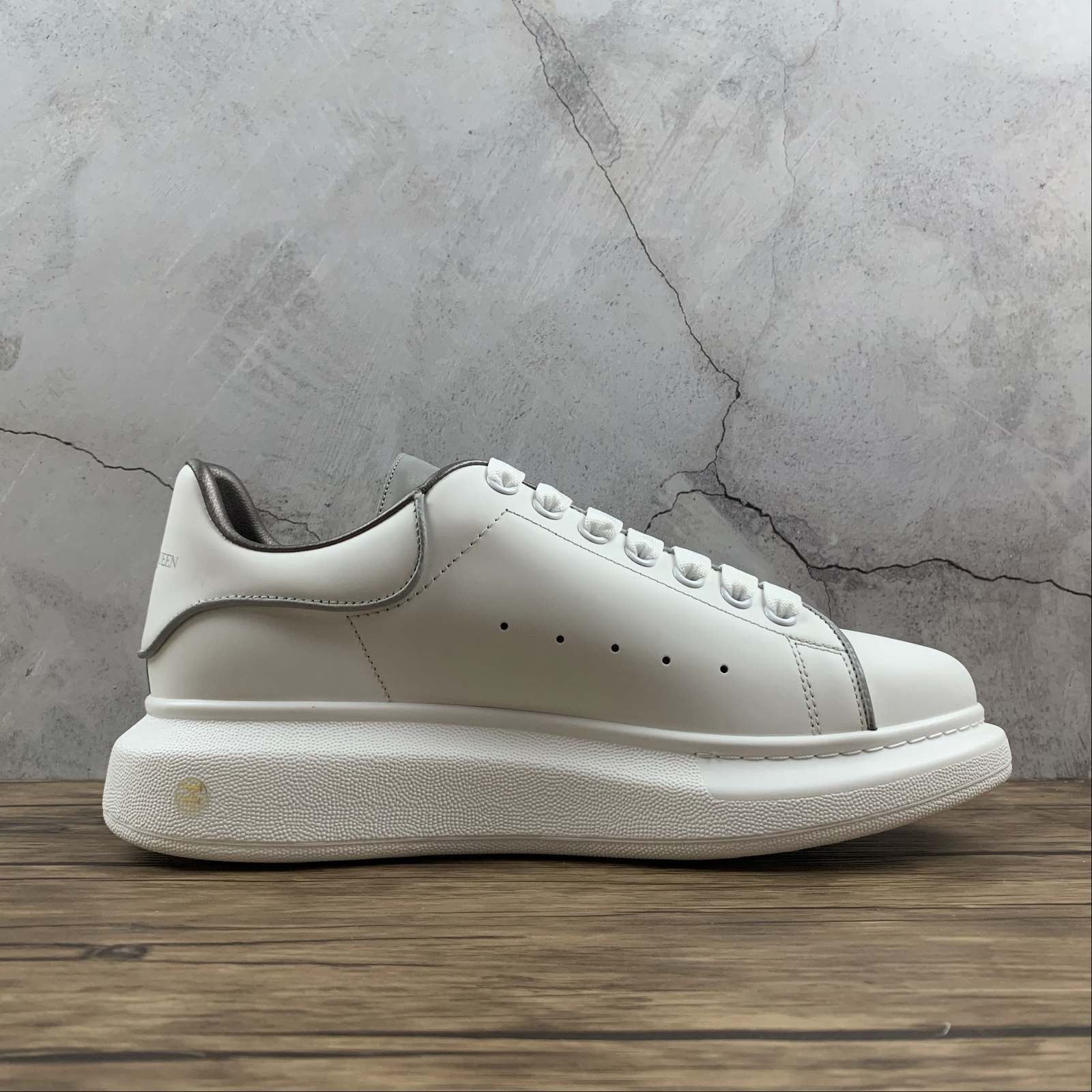 Alexander McQueen White Silver Edge Platform Leather Casual Sneakers For Men Wom