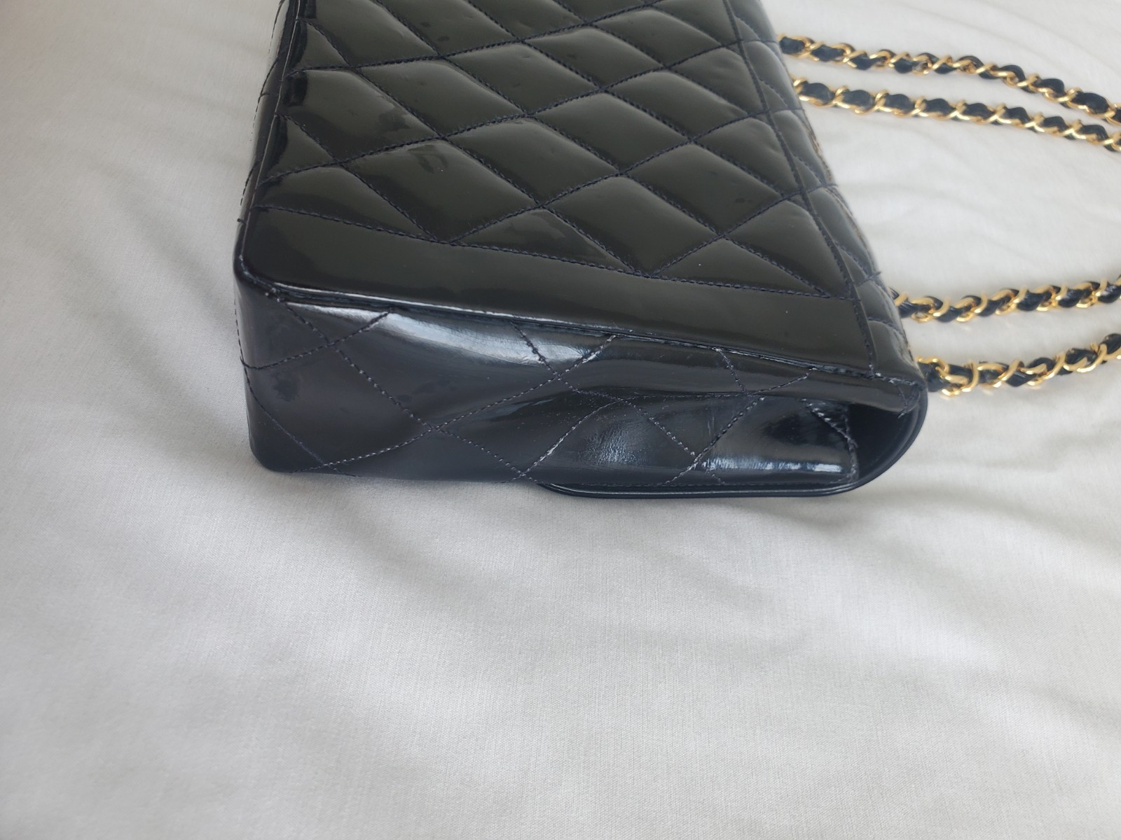 CHANEL Black Shoulder Bag 24k Gold Chain Strap CC Logo in Pattent Leather