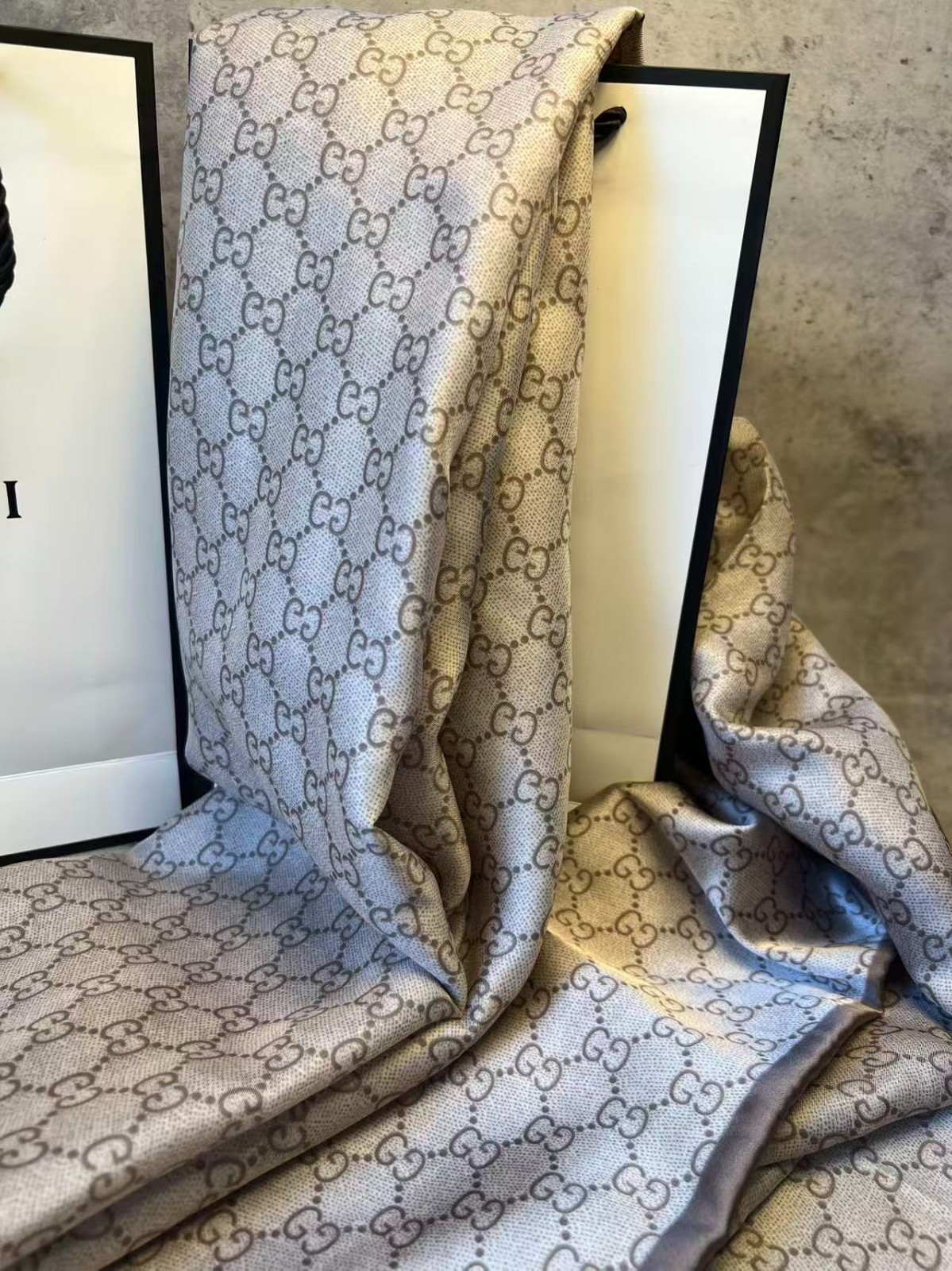 GUCCI SCARF SHAWL AUTHENTIC 100% SILK BEIGE BROWN CLASSIC LOGO LIGHT WEIGHT