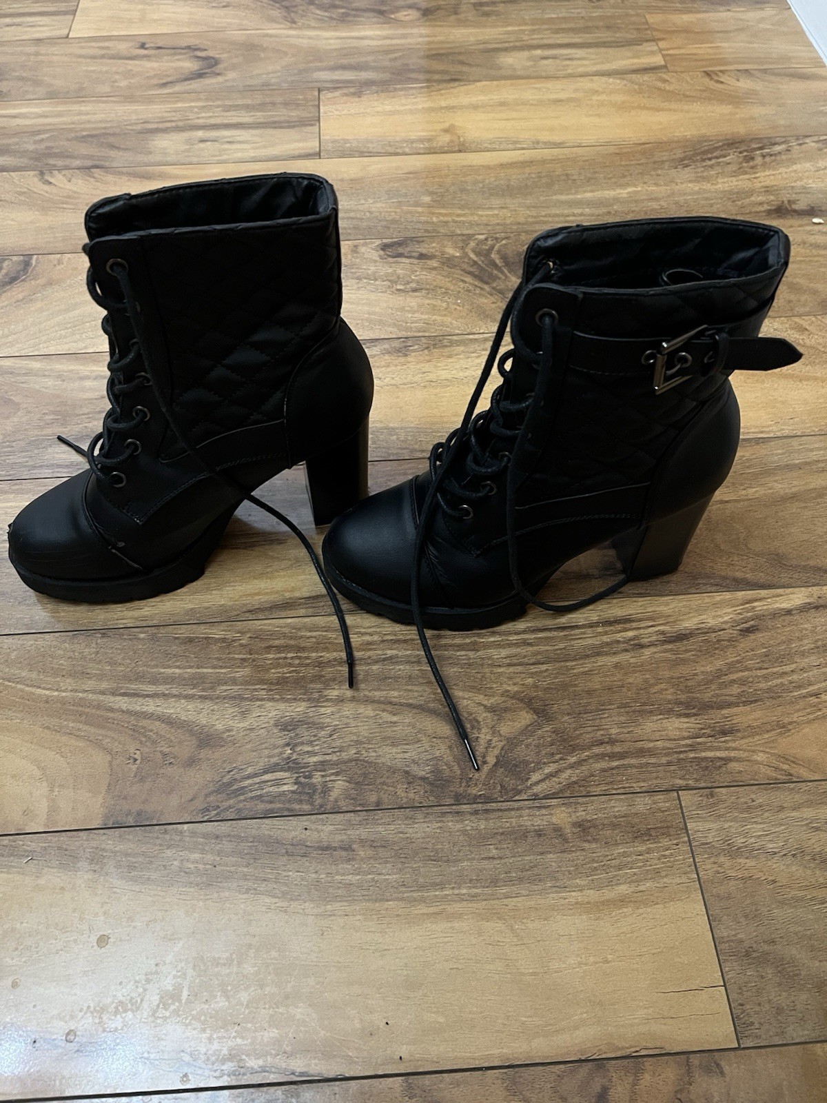 Women’s Black Lace-Up Ankle Bootie Punk Quilted Round Toe Lug Sole 8