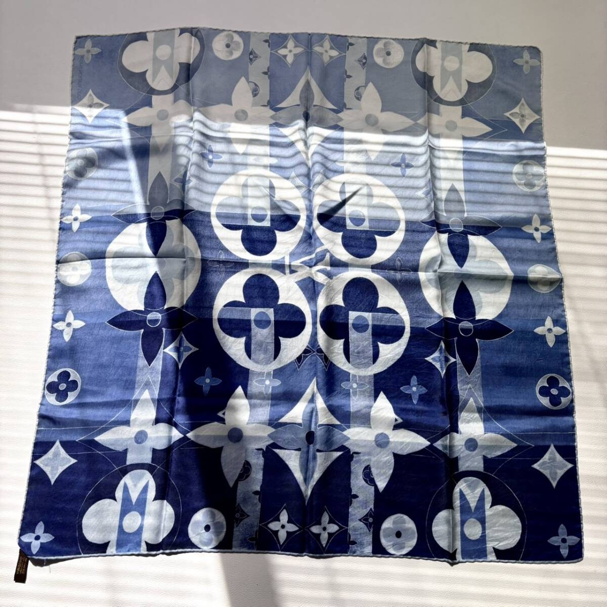 Louis Vuitton Large Silk 100 Scarf Gradient 80 85 Blue For Women Japan