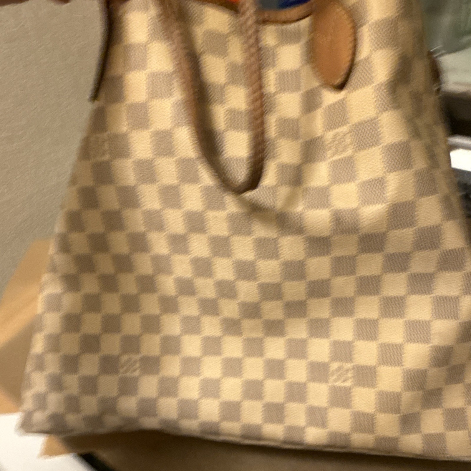 Louis Vuitton Damier Beige Tote Bag Logo Accents Inner Pockets Gold Hardware