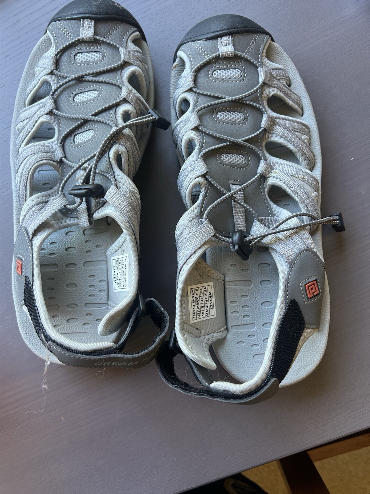 The ZEVEM men’s sandal in size 10