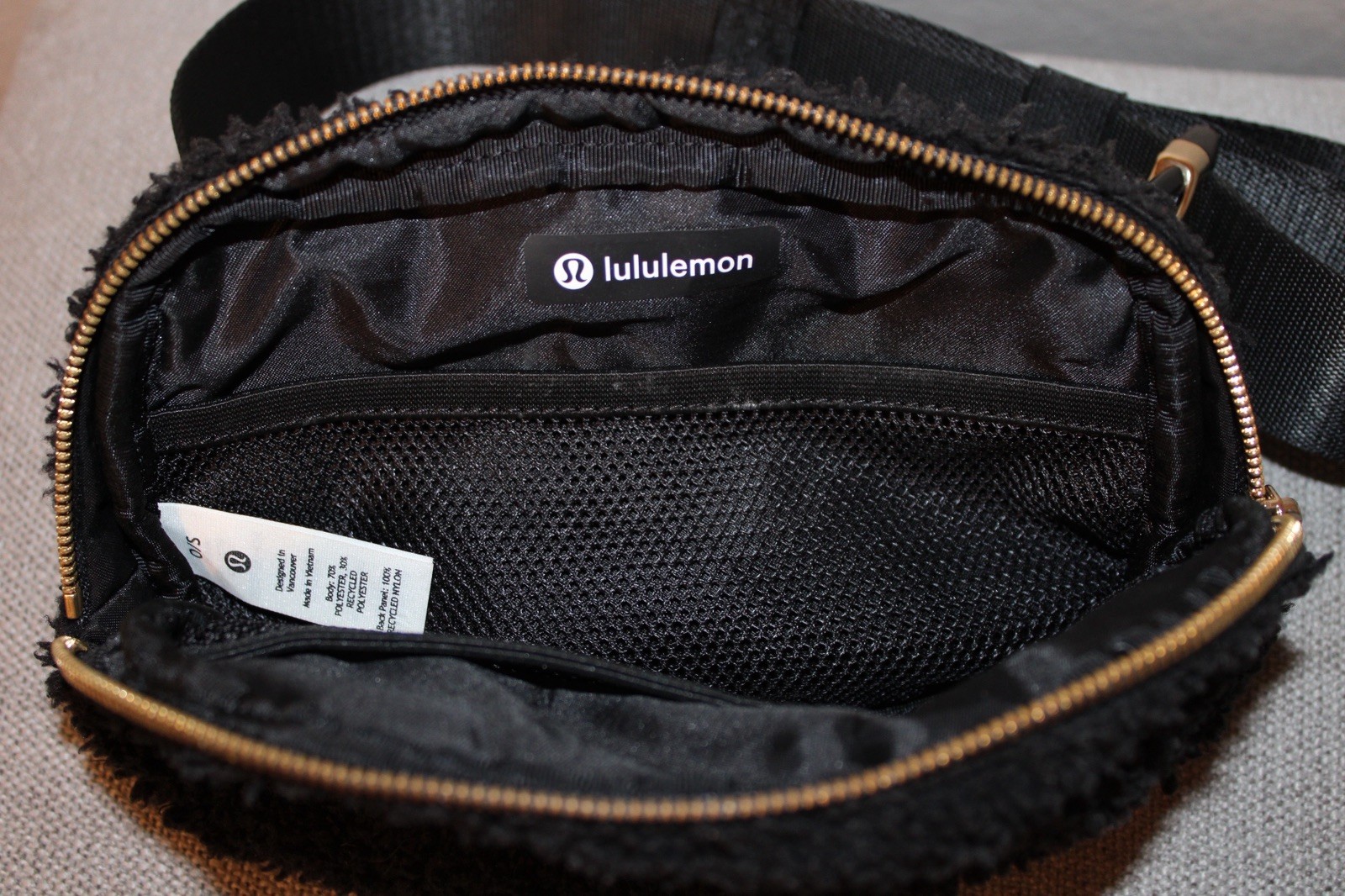 NEW Lululemon Everywhere Fleece Sherpa Belt Crossbody Bag Black/Gold
