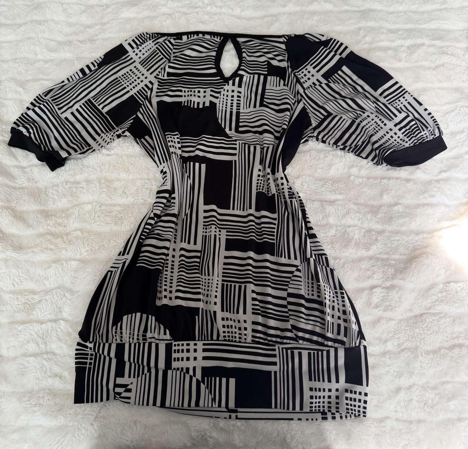 Heart Soul Black/White Geometric Tunic Top Round Neck Cut-Out Stretch S