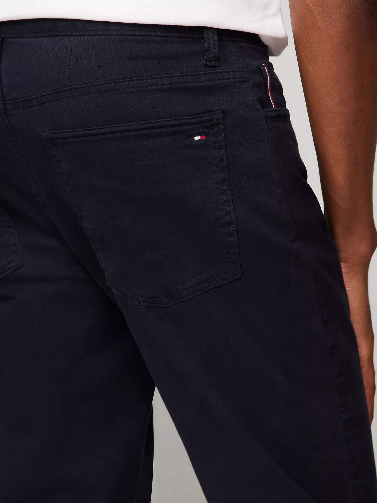 NWT Tommy Hilfiger Men’s Stretch Twill Straight Fit Pants Slimmer Hip and Thing