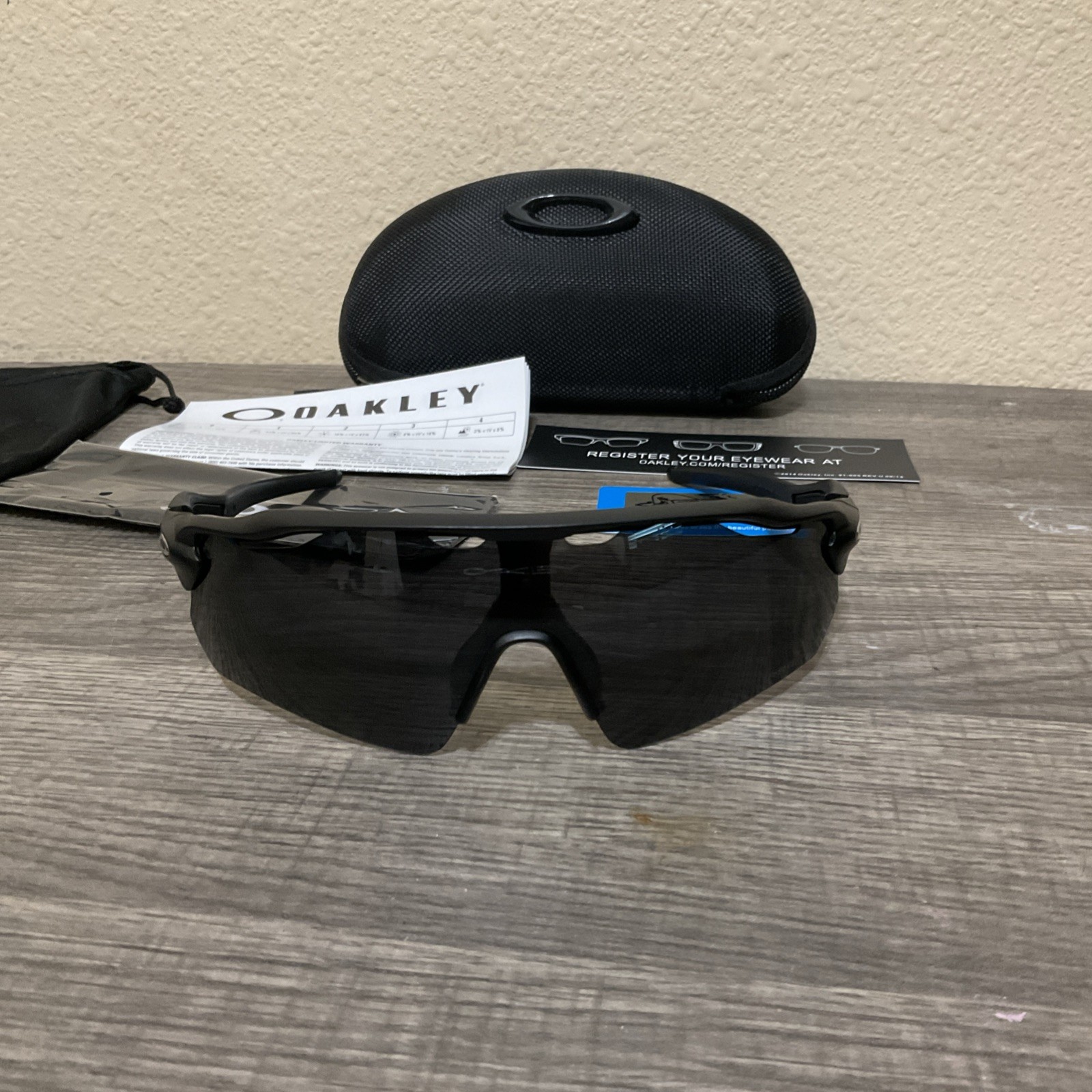 NEW Oakley 009208 Radar Ev Path Men’s Sunglasses Matte Black Frame – Prizm Lens