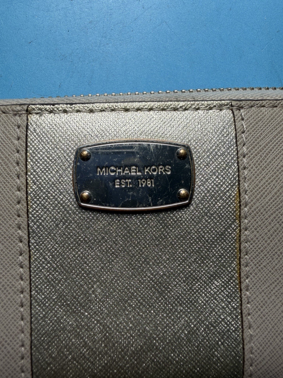 Michael Kors Jet Set Travel Gray Silver Zip Around Wallet Saffiano Leather
