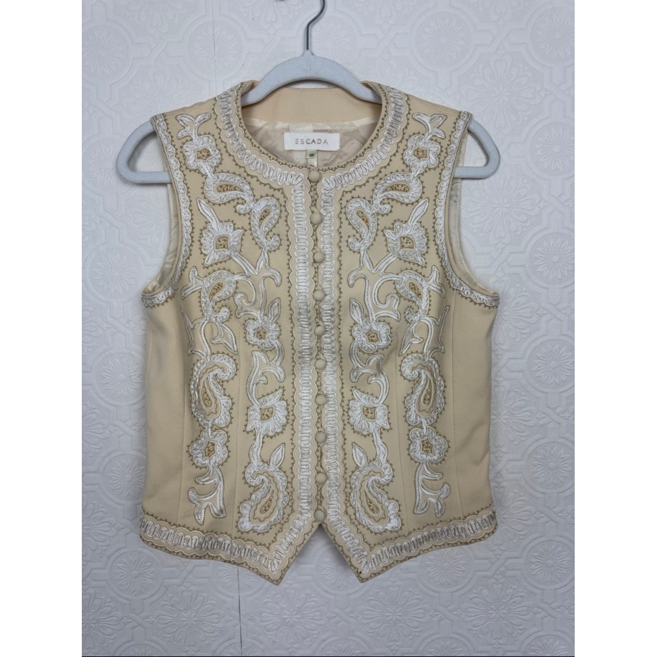 Escada Cream Embroidered Vest 100% Wool Beaded Button Front Size 38 Luxury