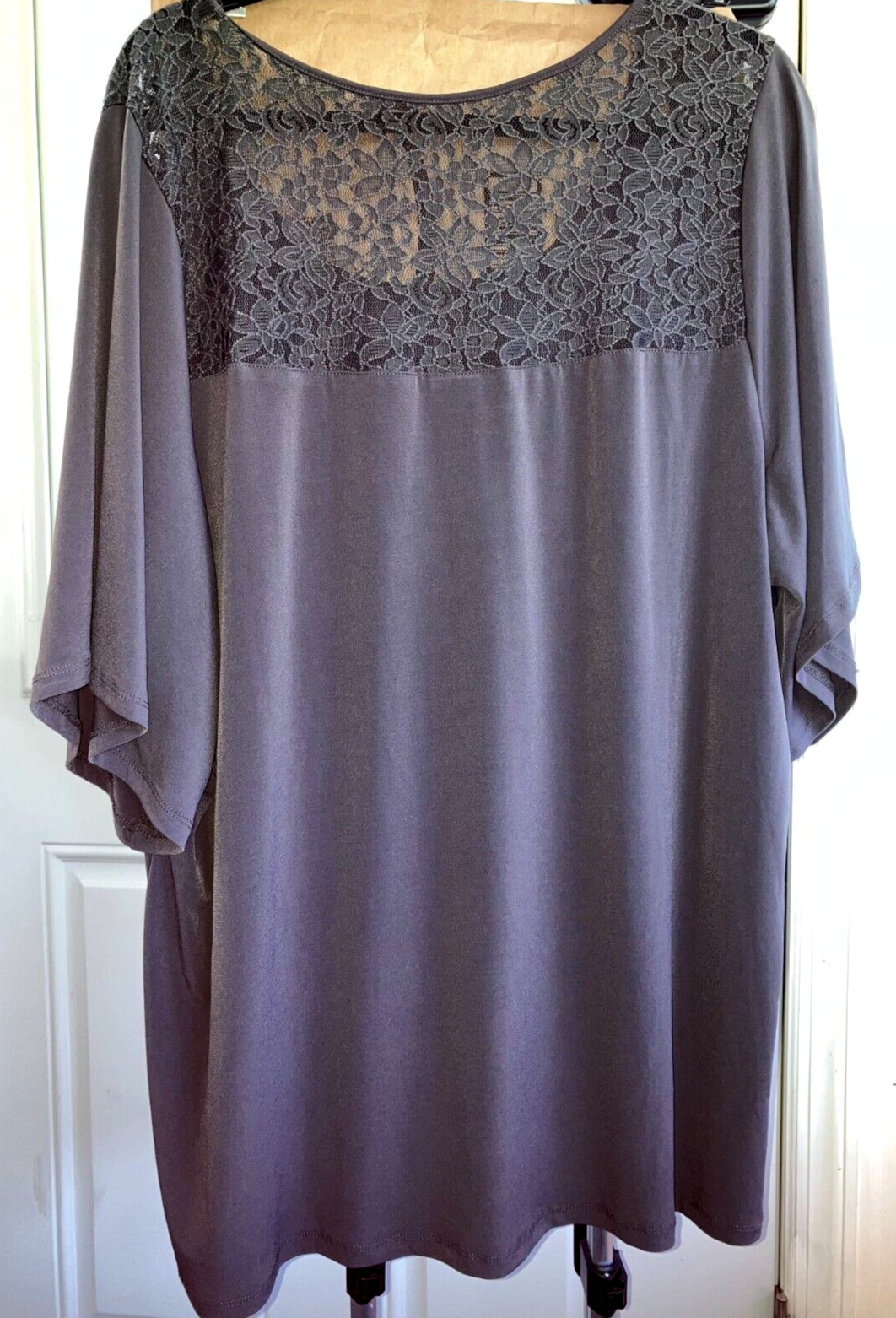 SIZE 4 TORRID GRAY WITH LACE SLINKY TOP (3X – 4X) #G510