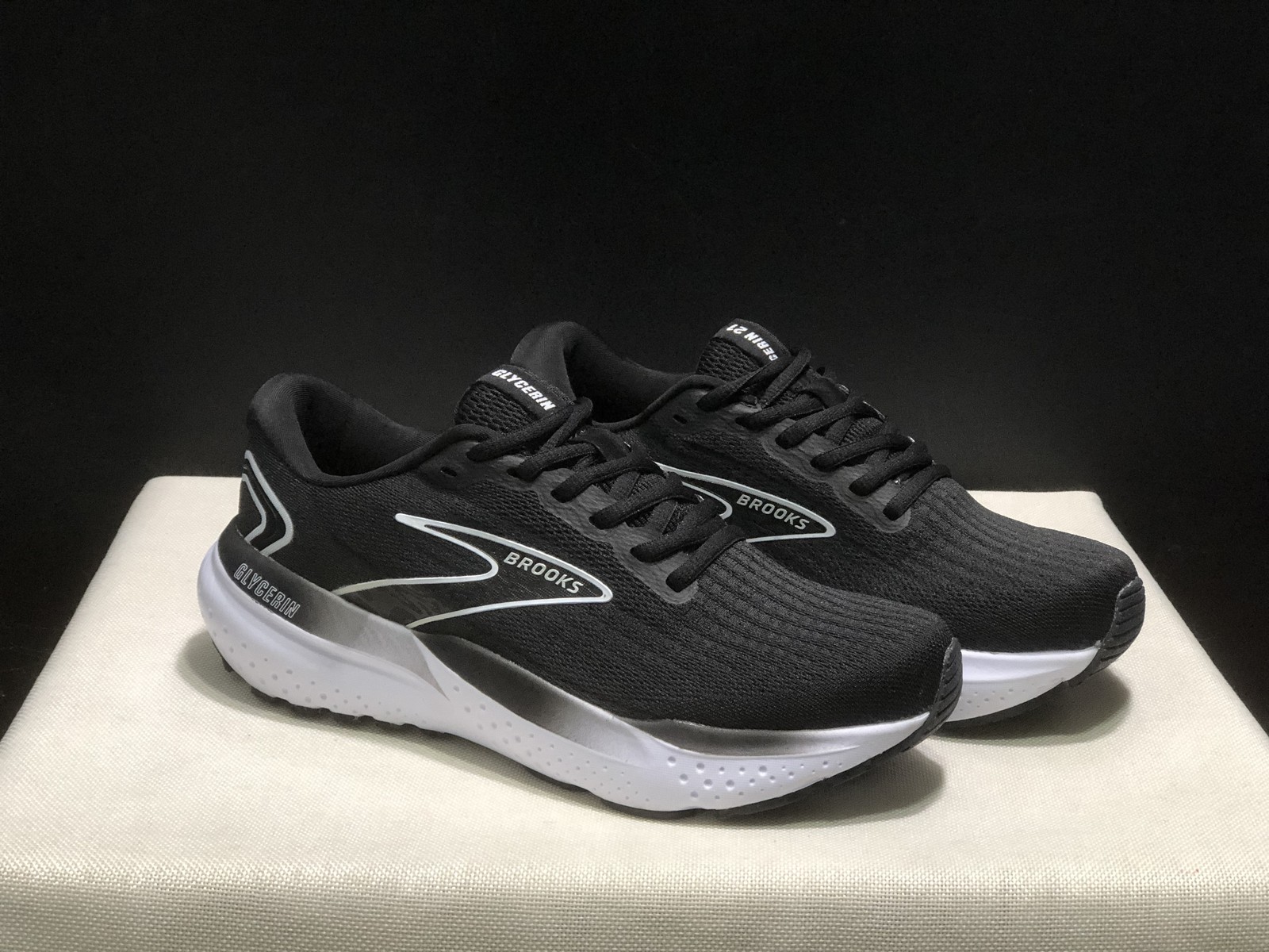 Brooks Men’s Glycerin GTS 21 Shoe Lightweight Comfort Trainer Sneaker