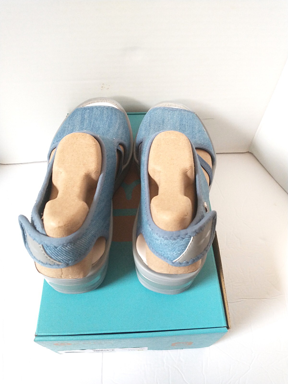 New! BZEES ~Size 8.5 ~ Dream Wedge Sandals Machine Washable Denim Blue Open-Toe