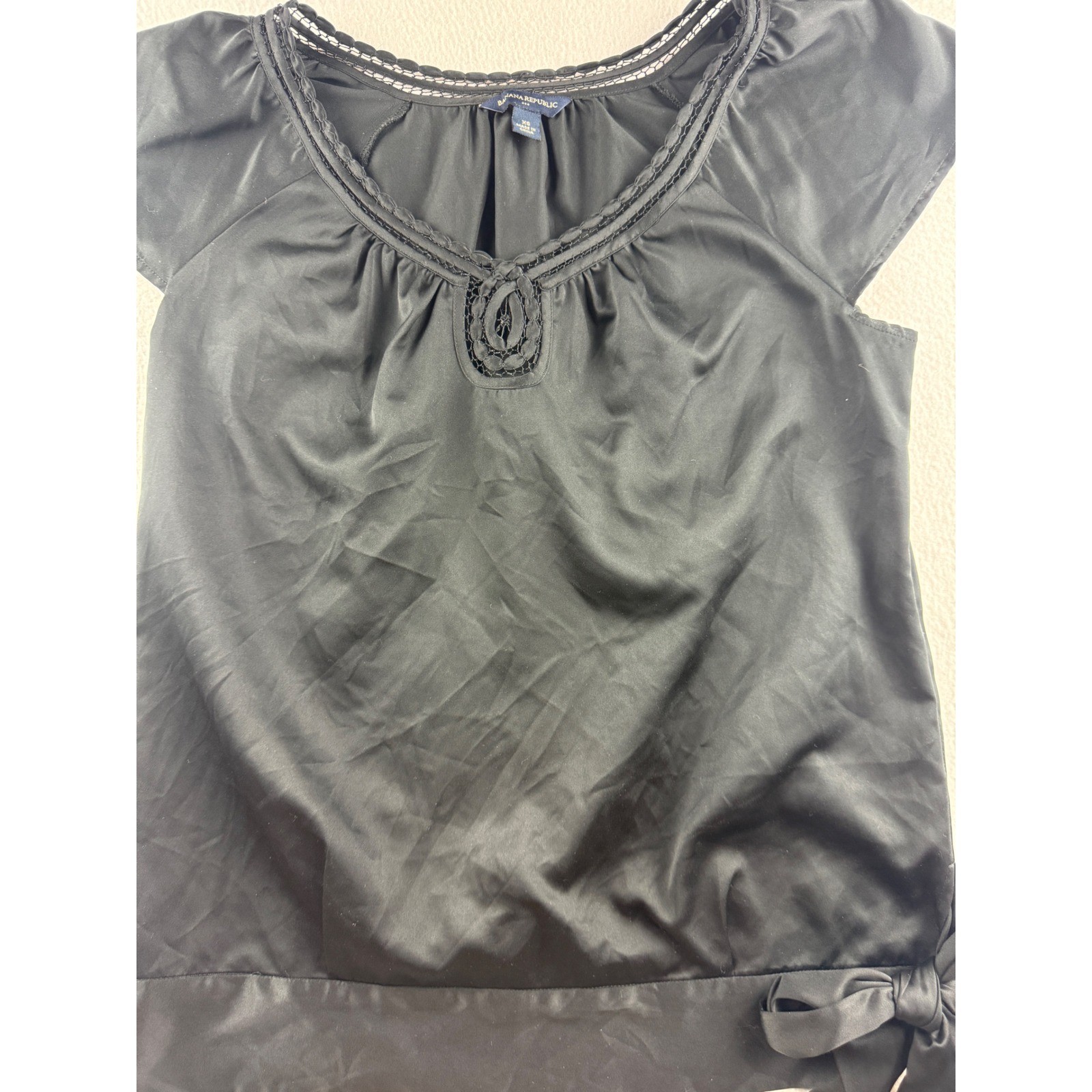 Banana Republic Black Satin Cap Sleeve Blouse Crochet Trim Side Tie Bow XS