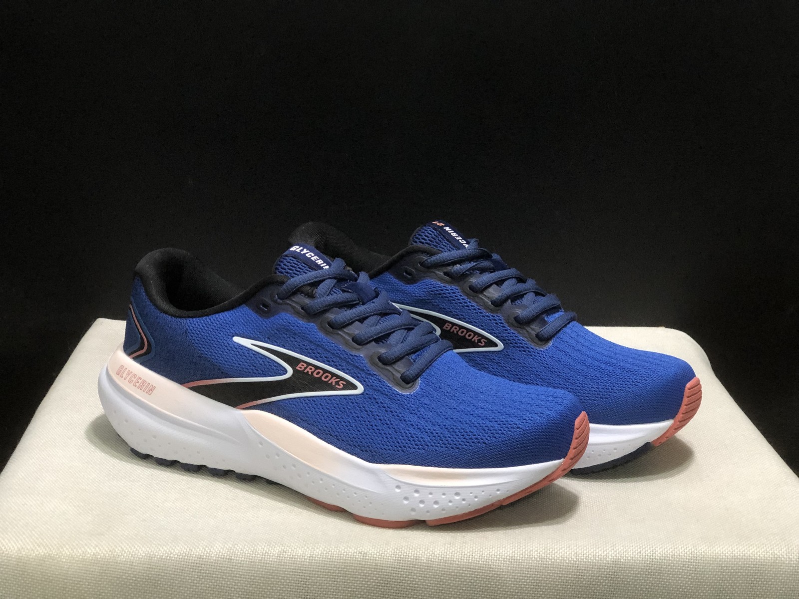 Brooks Men’s Glycerin GTS 21 Shoe Lightweight Comfort Trainer Sneaker