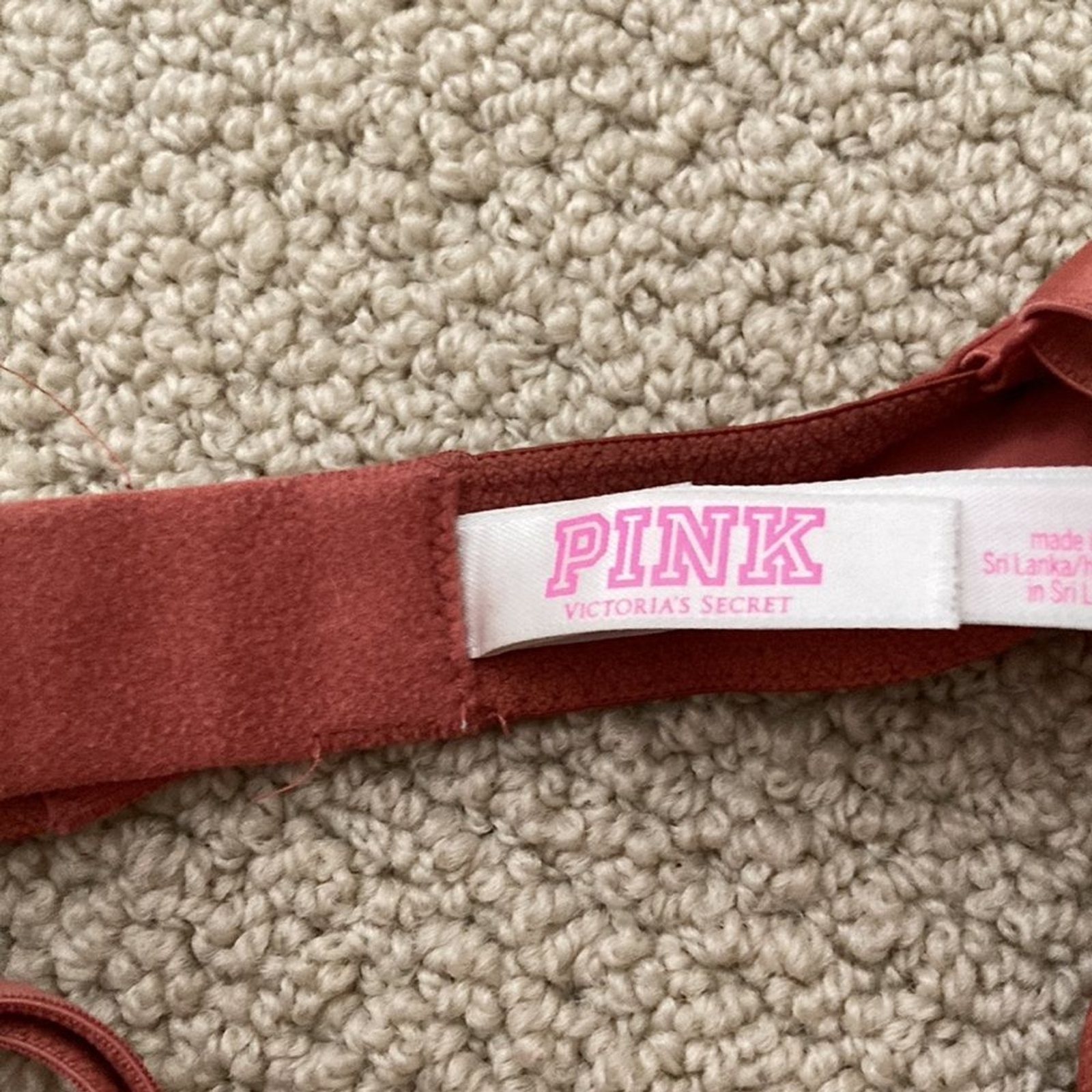 Victoria’s Secret PINK Wear Everywhere Push-Up Bra Brick Red Size 32C VEUC