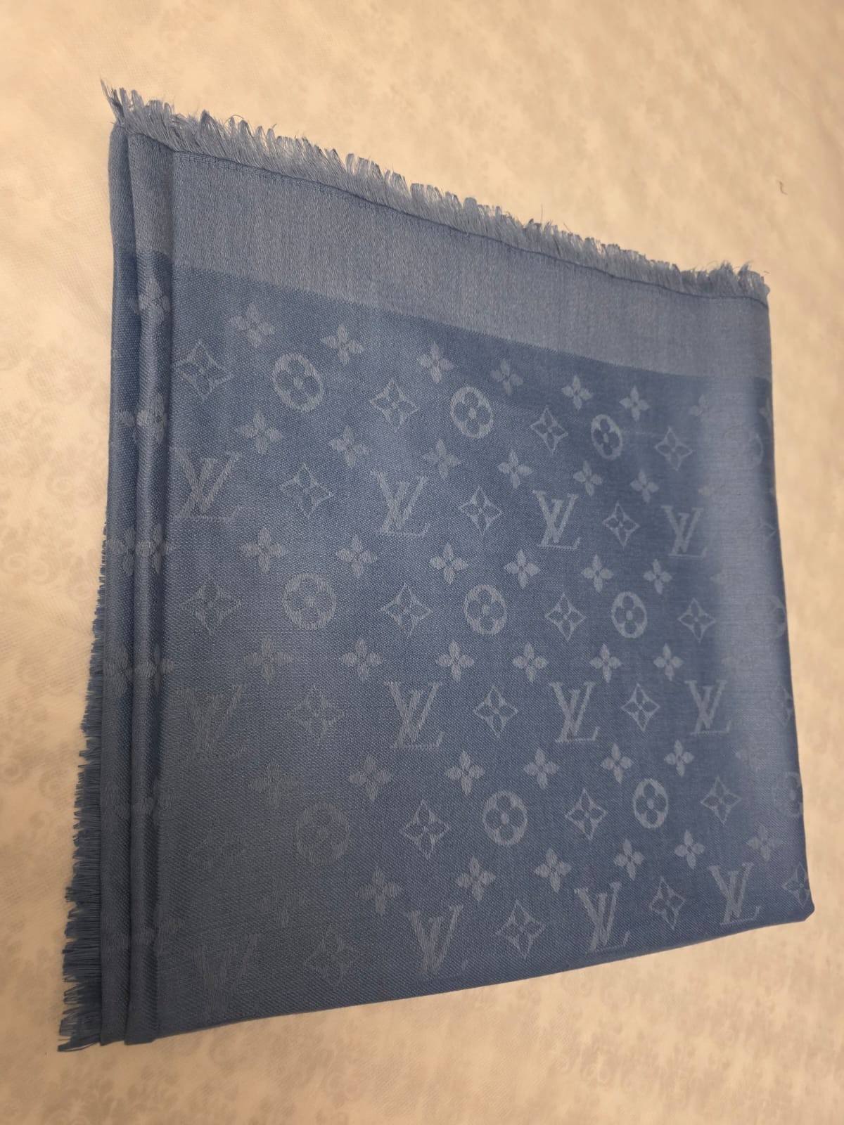 100% Authentic Louis Vuitton Scarf Shawl 60% Silk 40% Wool Baby Pink Pre-Owned