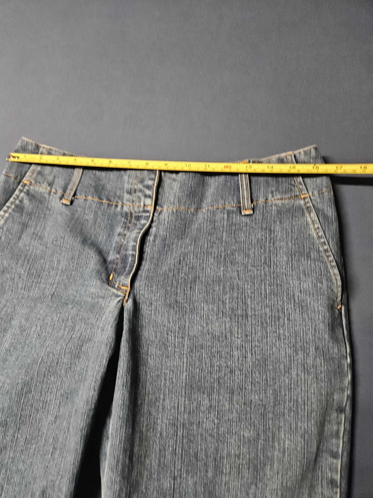 Liz Claiborne Women’s Petite Blue Medium Wash Wide-Leg 5-Pocket Zip Jeans