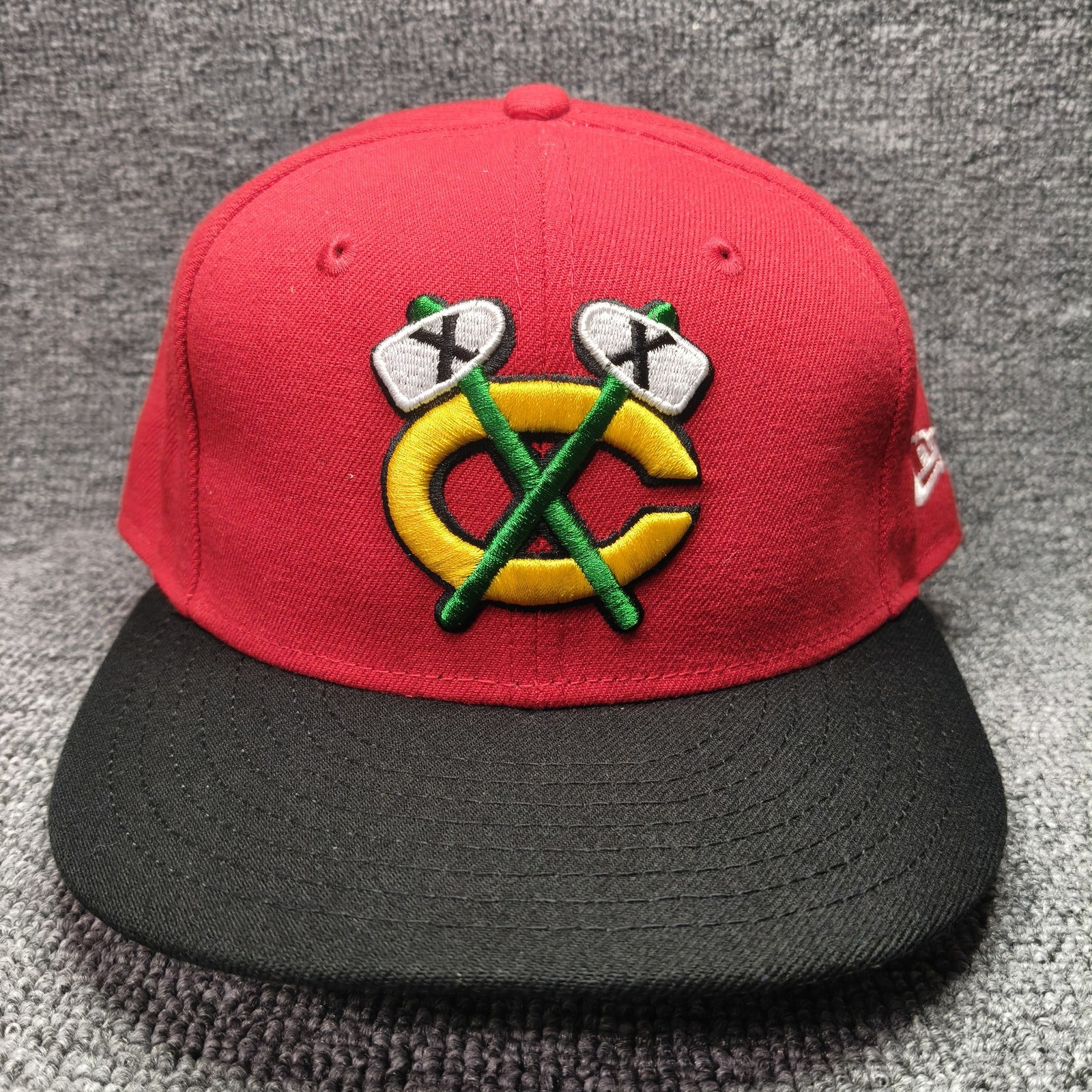 New Era Chicago Blackhawks 59FIFTY Fitted Red Black Hat 7 1 8 Retro