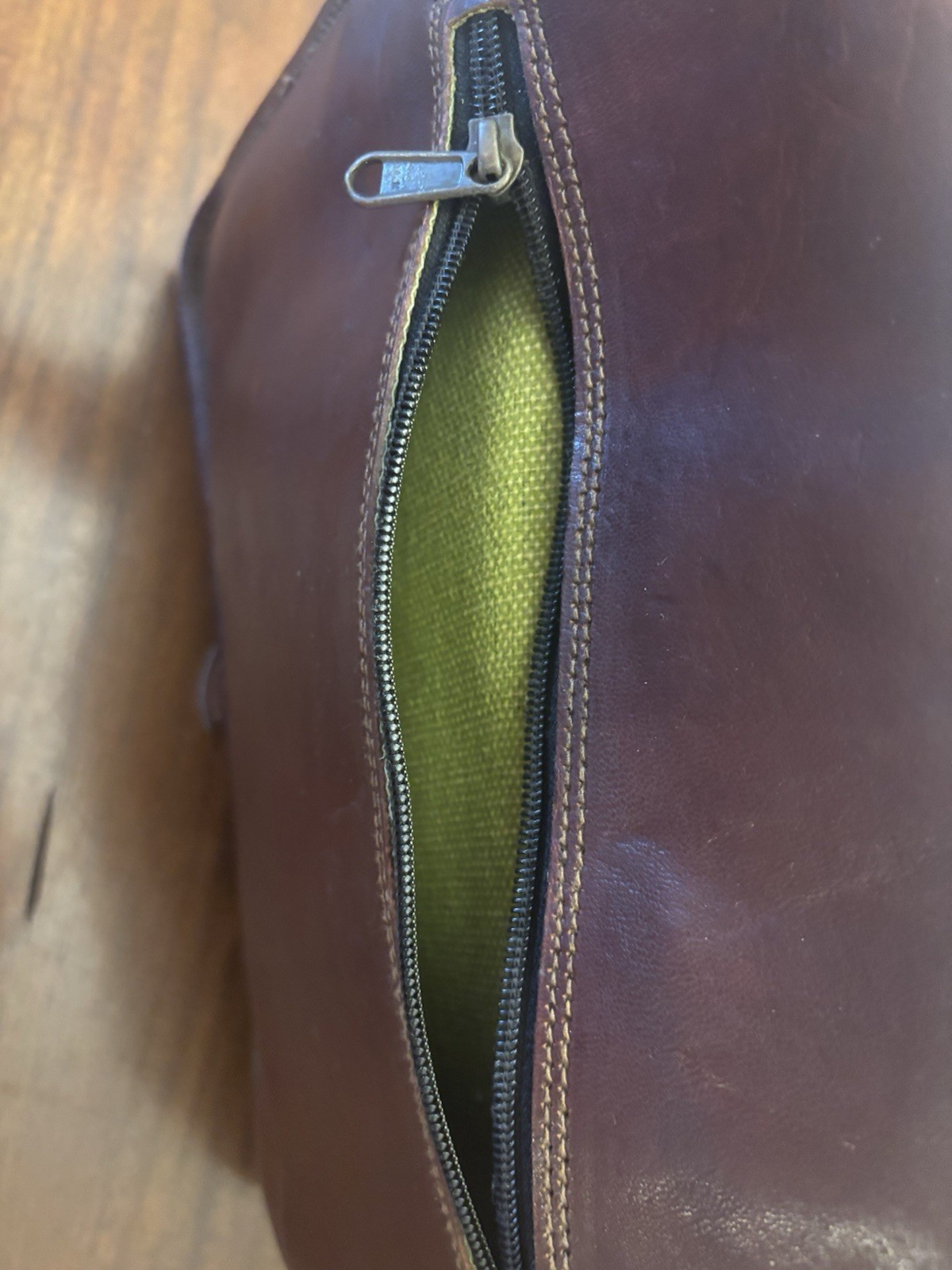Cuero Brown Men’s Laptop Messenger Bag Buckle/Zip, Crossbody Strap, Pockets
