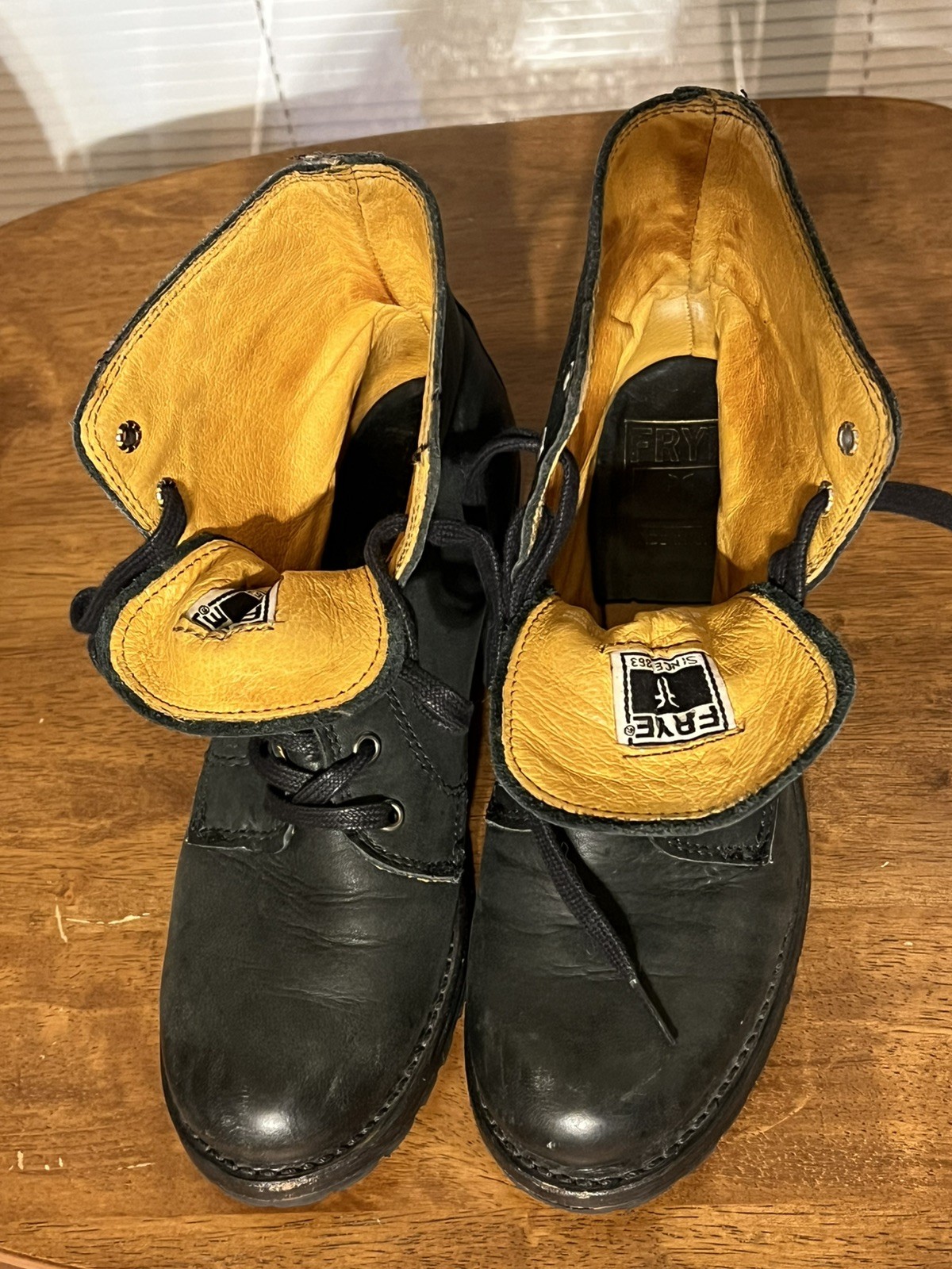 Frye Sabrina Black Leather Lace Up Ankle Boots Vibram Sole Size 7