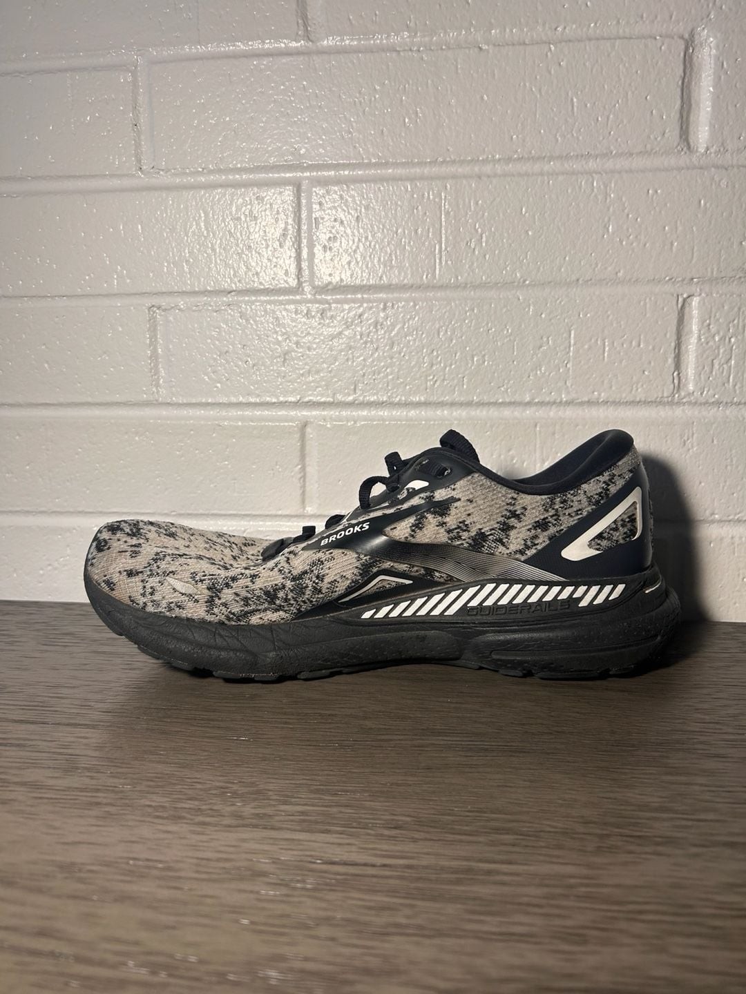 Brooks Adrenaline GTS 23 Men’s Running Shoes Size 10
