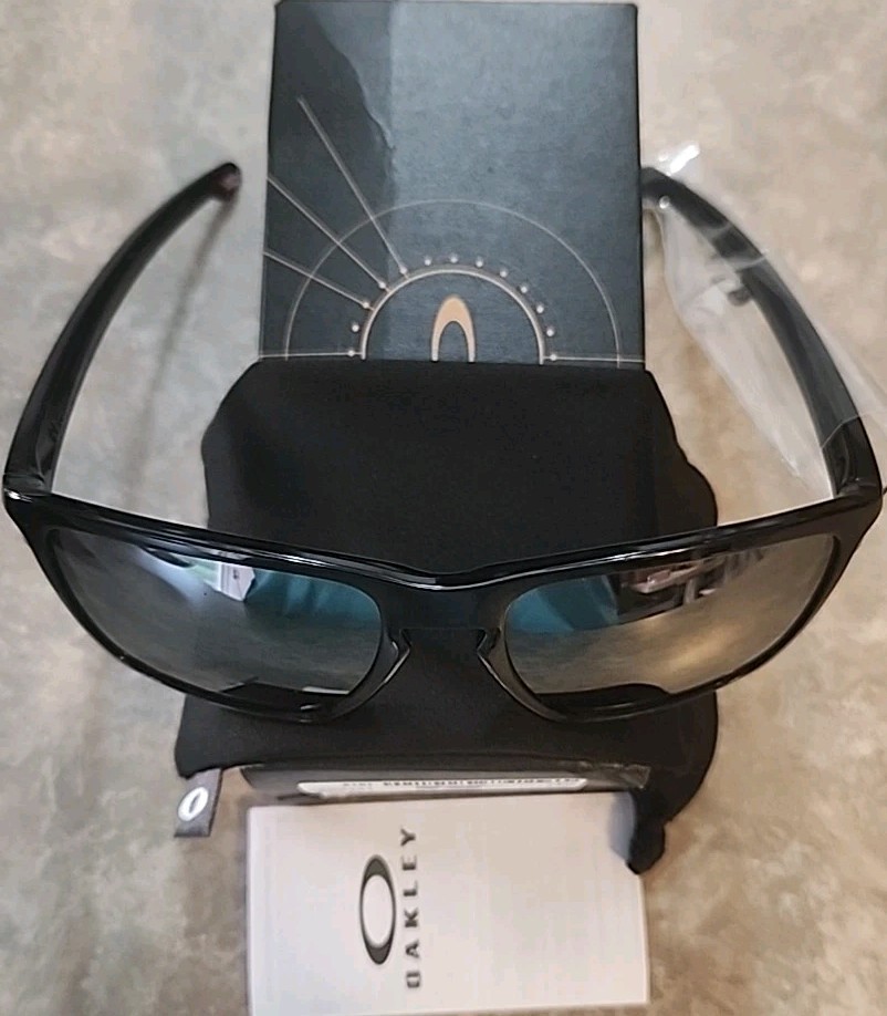 New Oakley Mens Sliver XL Sunglasses Polished Black Iridium o009341 4867