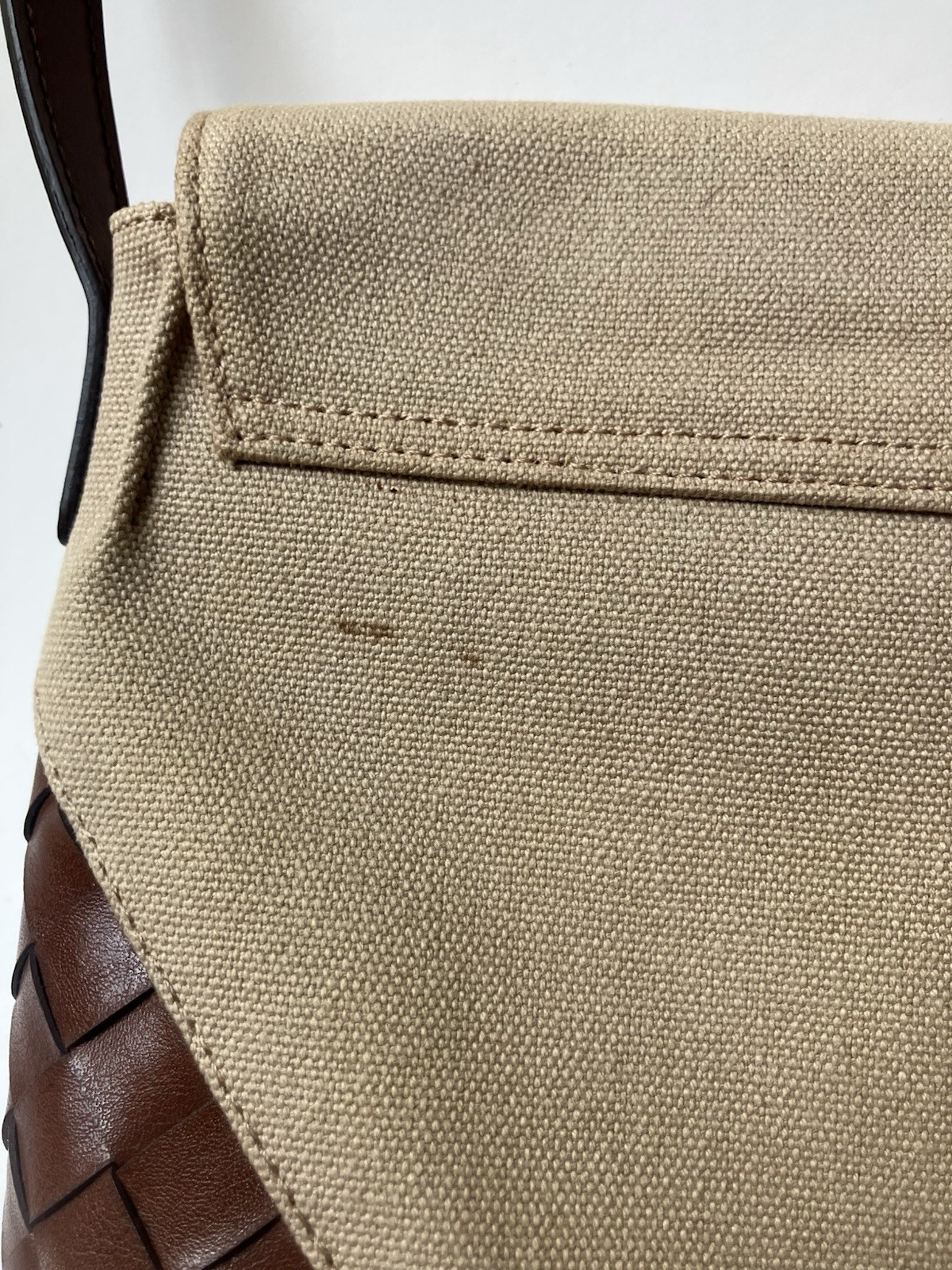 Vintage Nine West Beige Canvas shoulder bag W/woven brown leather corner details