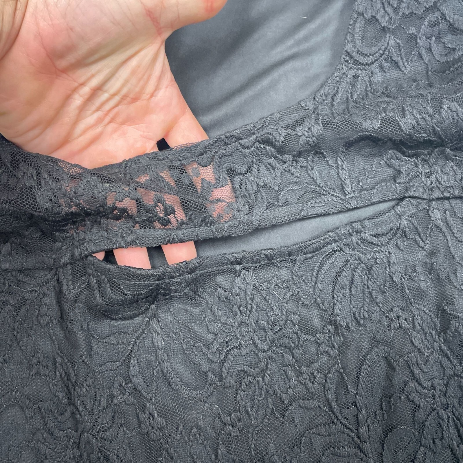 Black Lace Long Sleeve Top Torrid Size 1 Polyester/Spandex Blend Stretchy 1621