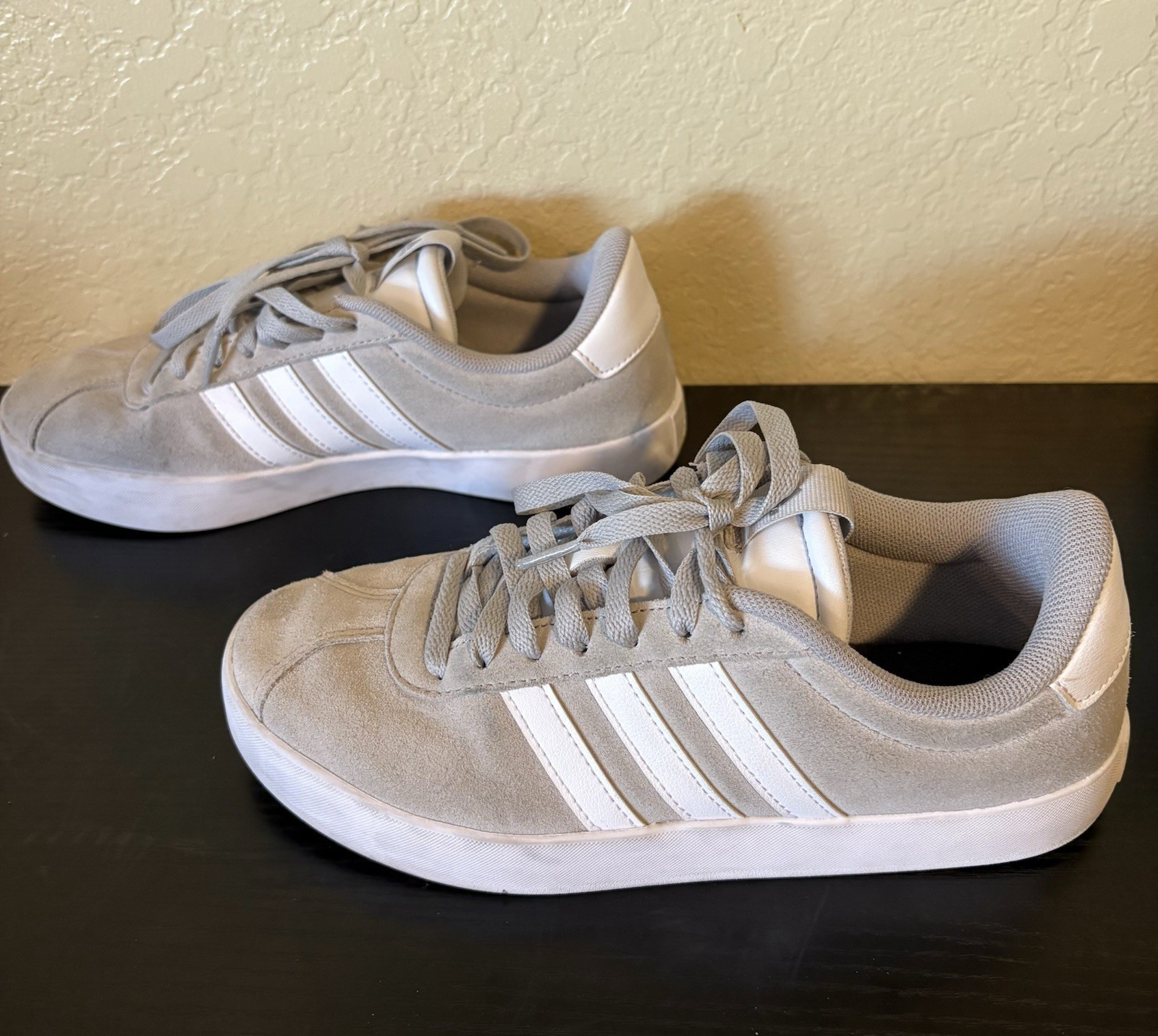 adidas Gray/White Low-Top Lace-Up Sneakers Round Toe Men’s US 7 EU 38 2/3
