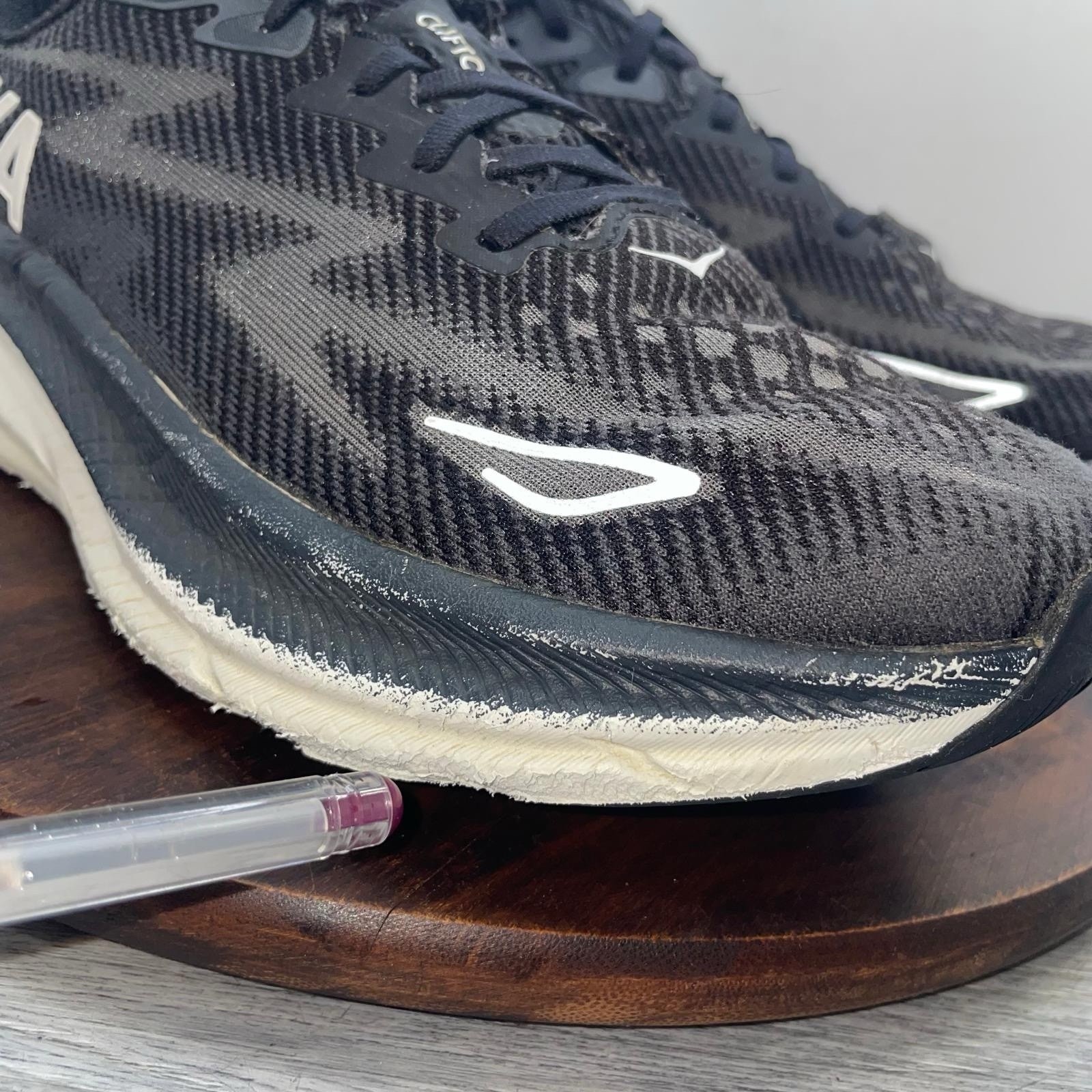 Hoka One One Clifton 9 Running Walking Shoes Men’s size 10 D Black 1127895BWHT