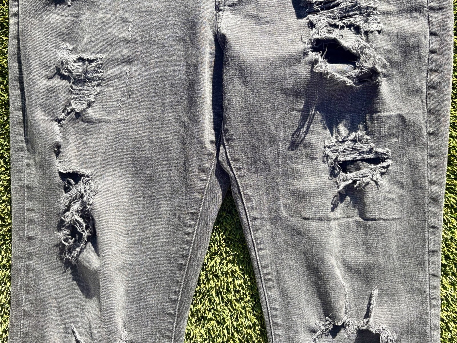 H&M men’s Skinny Jeans Black Distressed 38×32