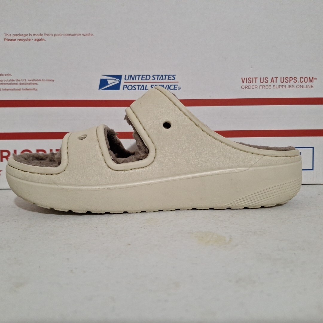 Crocs Classic Cozzzy Beige Faux Fur Unisex Sandal Men 4 Women 6 Dual Comfort