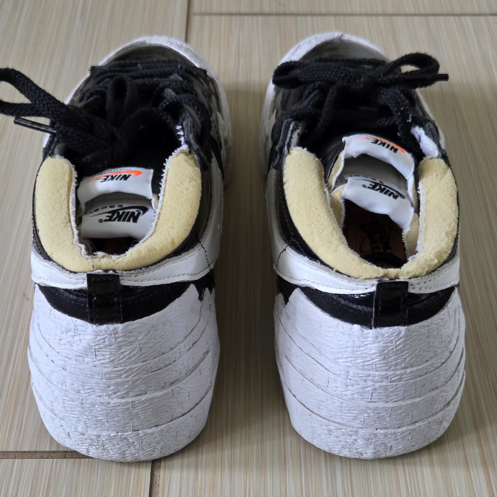 Size 10.5 Nike Sacai x Blazer Low Black White Mens Leather Sneaker DM6443-001