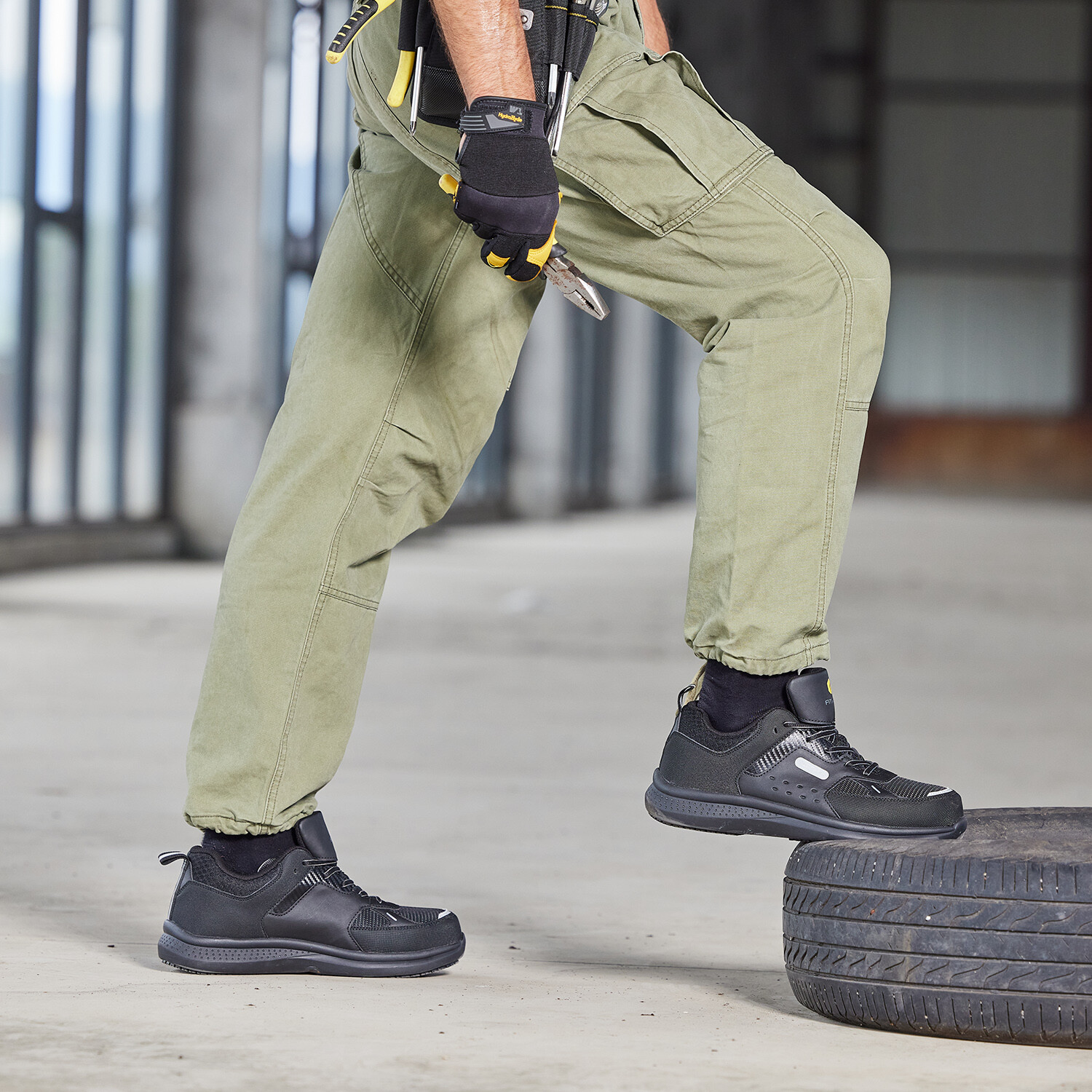 FitVille Men’s Extra Wide Work Safety Shoes Composite Steel Toe Slip Resistant