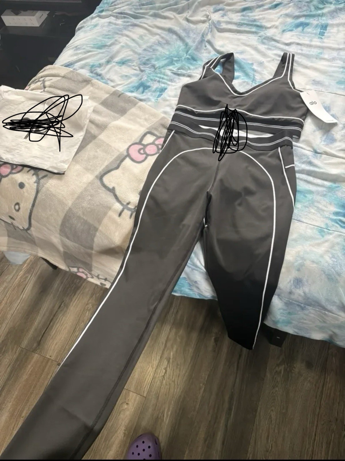 Sports Bra & Leggings 2-Piece Set Women’s Size Black/White (see Description