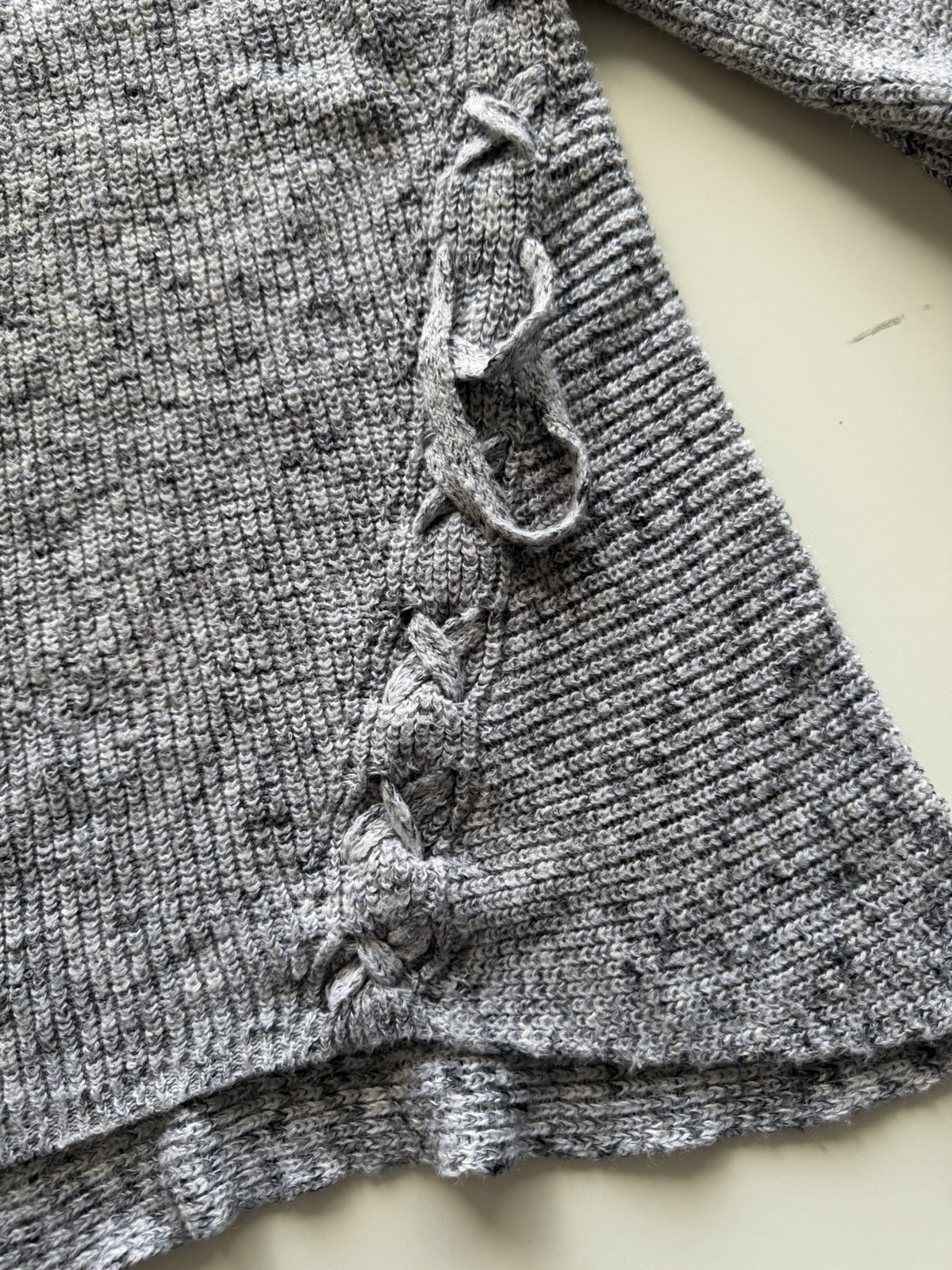 a.n.a. A New Approach Women’s Medium Gray Cable Knit Fringe Sweater Cozy Knit