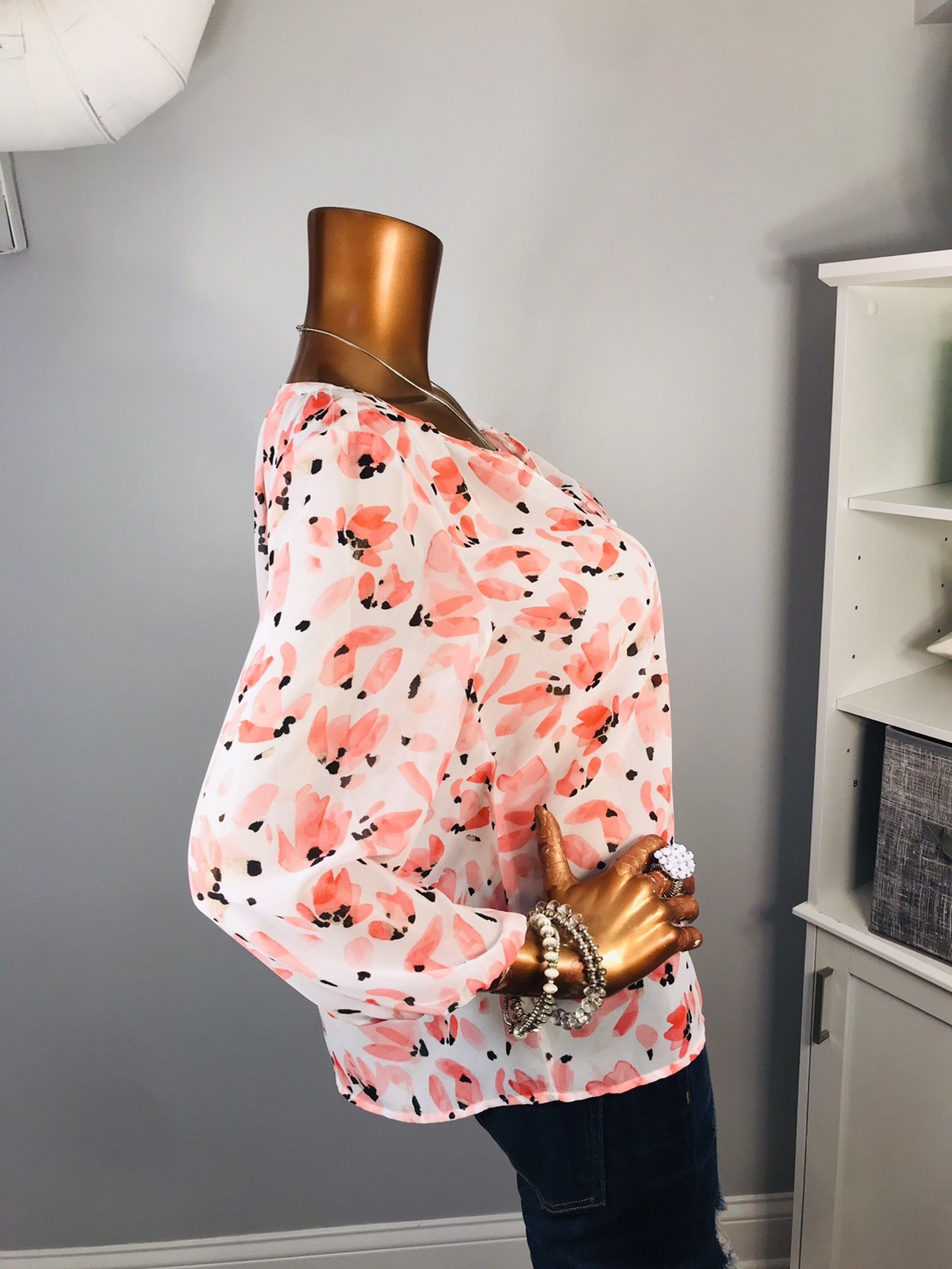 Ann Taylor M Top NWT Sheer Lite Wgt Shell Blouse Shirt 3/4 Slvs Abstract Low Cut
