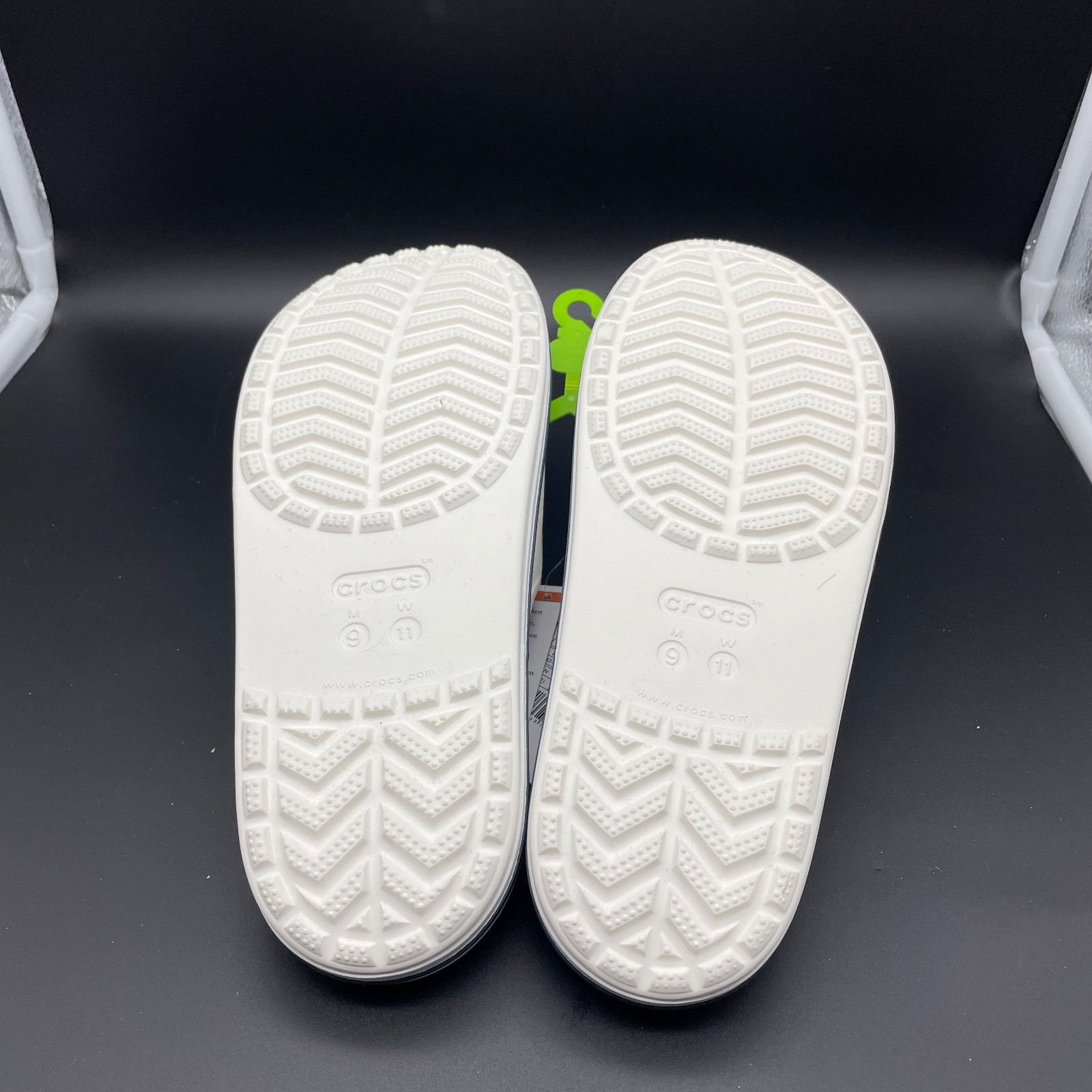 CROCS 205392-126 Unisex-Adults Bayaband Slides in White/Navy – M9/W11