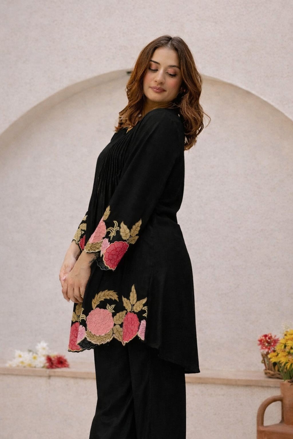 Women Floral Embroidered Kurta Pant Set A-Line Kurti Casual Ethnic Outfit