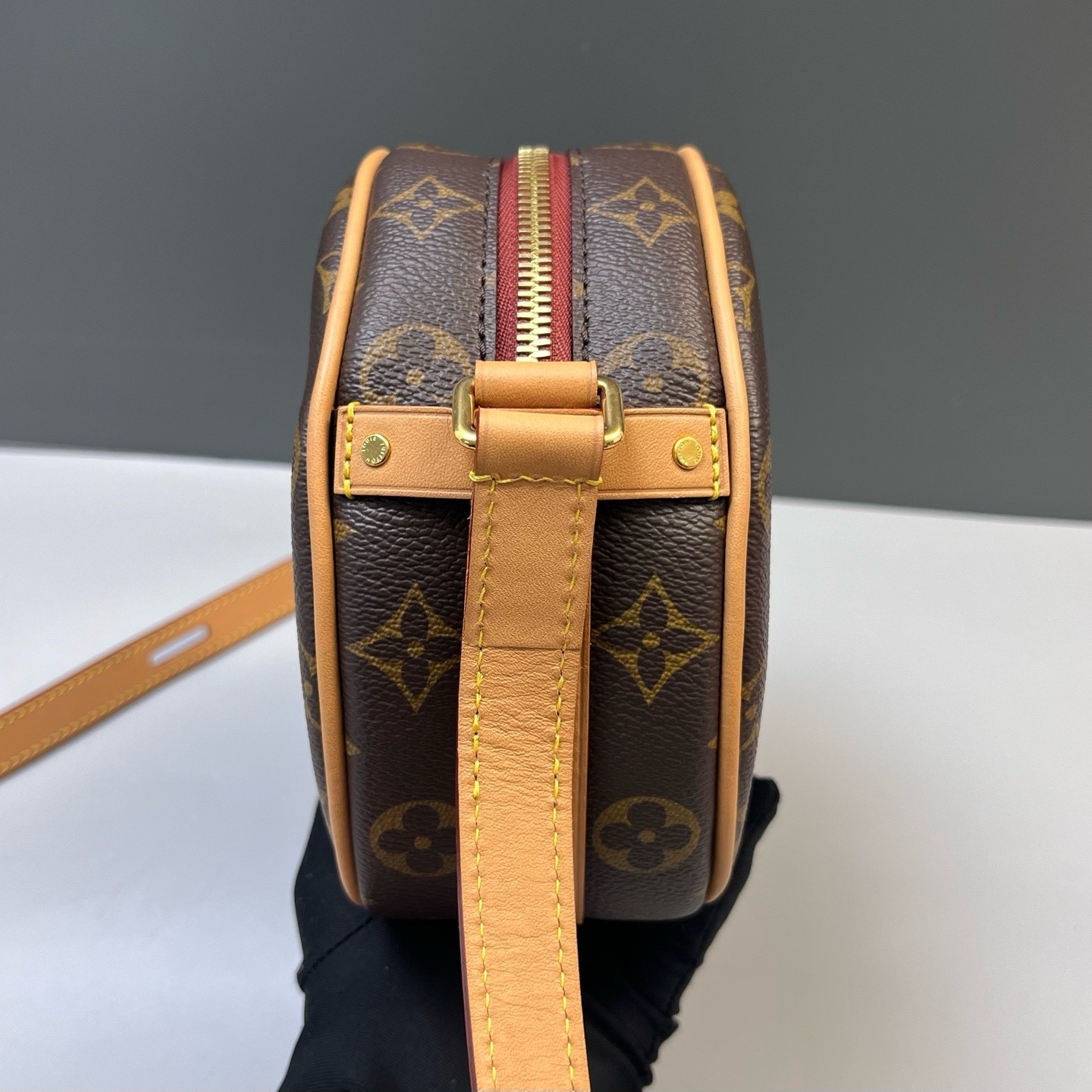 Louis Vuitton Pre-Owned Authentic Crossbody Bag Monogram Free Tracked Shipping