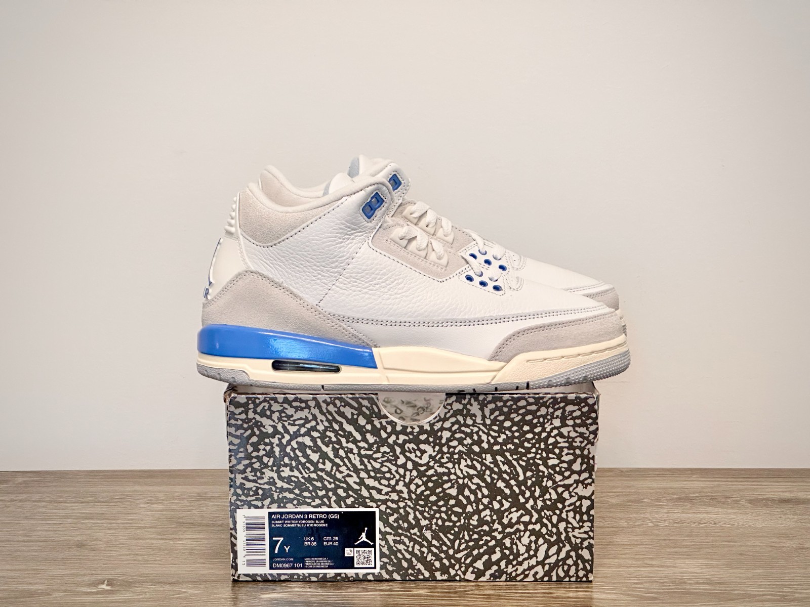 Air Jordan 3 Retro – 7 Men / 8.5 Women – Summit White/Hydrogen Blue CT8532-101