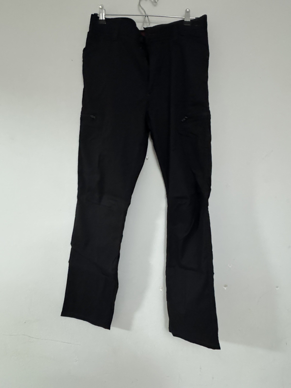Men’s Wrangler Outdoor Straight Fit Black Cargo Style Pants 10NW788NB NWT 32/32