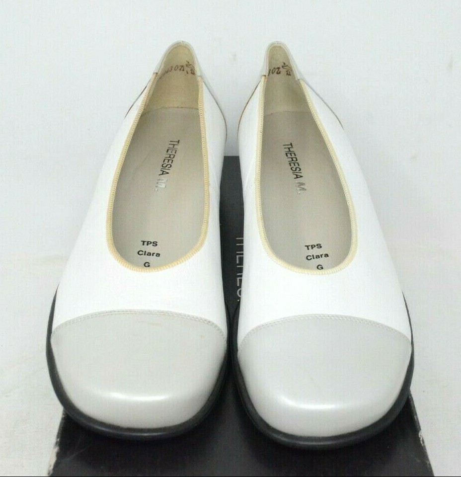 Women’s Theresia M White / Gray Leather Dress Flats. US Size 9.5