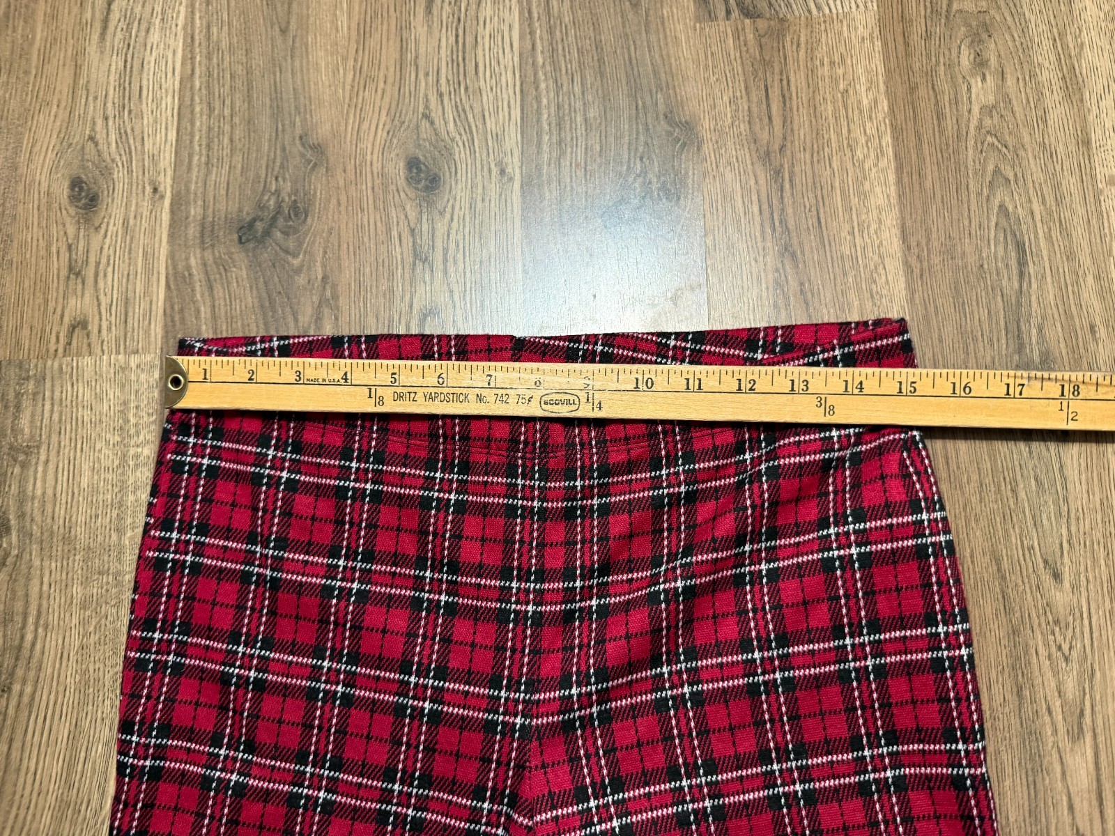 Forever 21 Pants Women’s Size Large Red Black White Plaid Straight