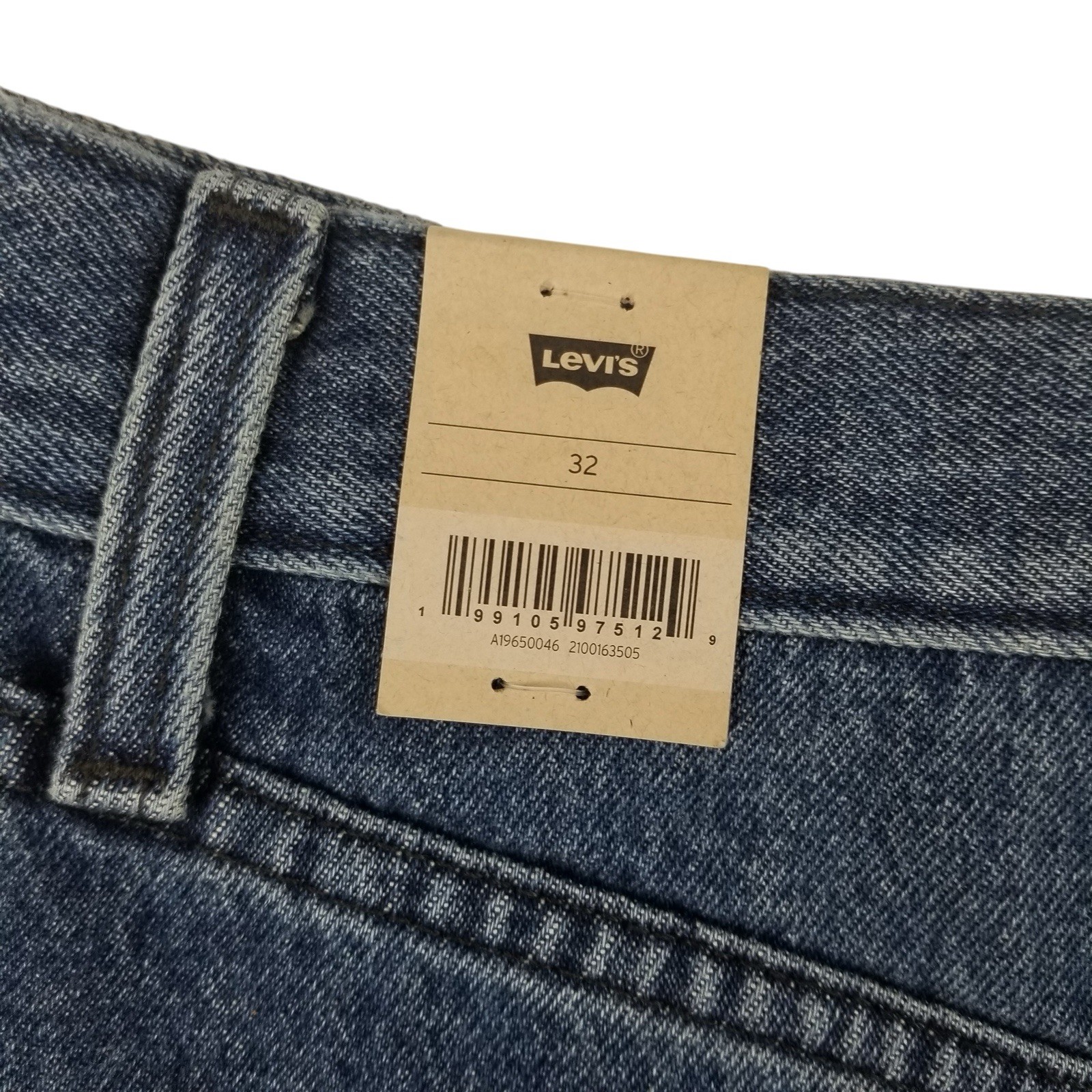 Levi’s Women’s Size 32 High Waisted Relaxed Fit 5 Pocket Cotton Denim Mom Shorts