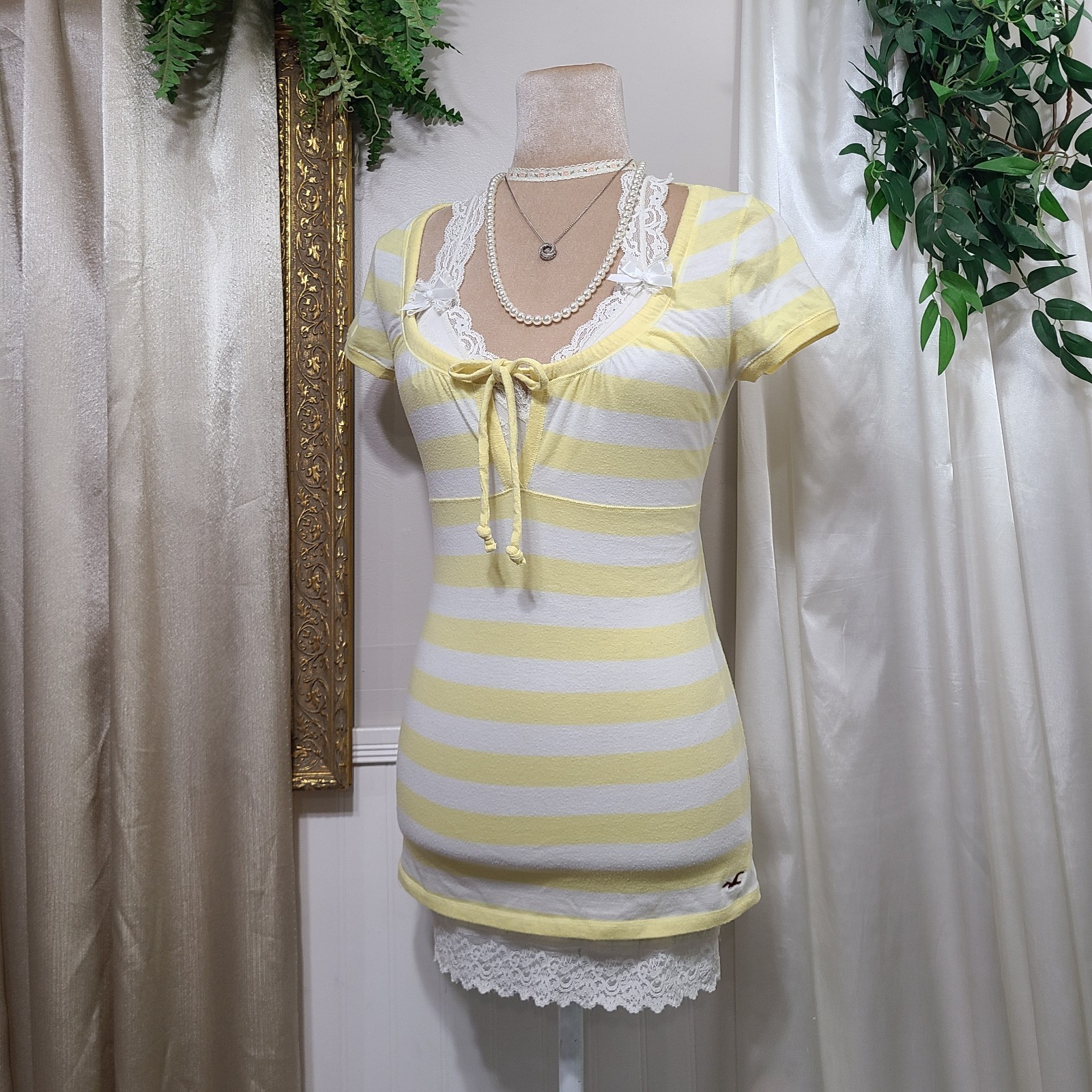 ♡ Y2K ♡ Hollister Butter Yellow Striped Keyhole Babydoll Short Sleeve Top