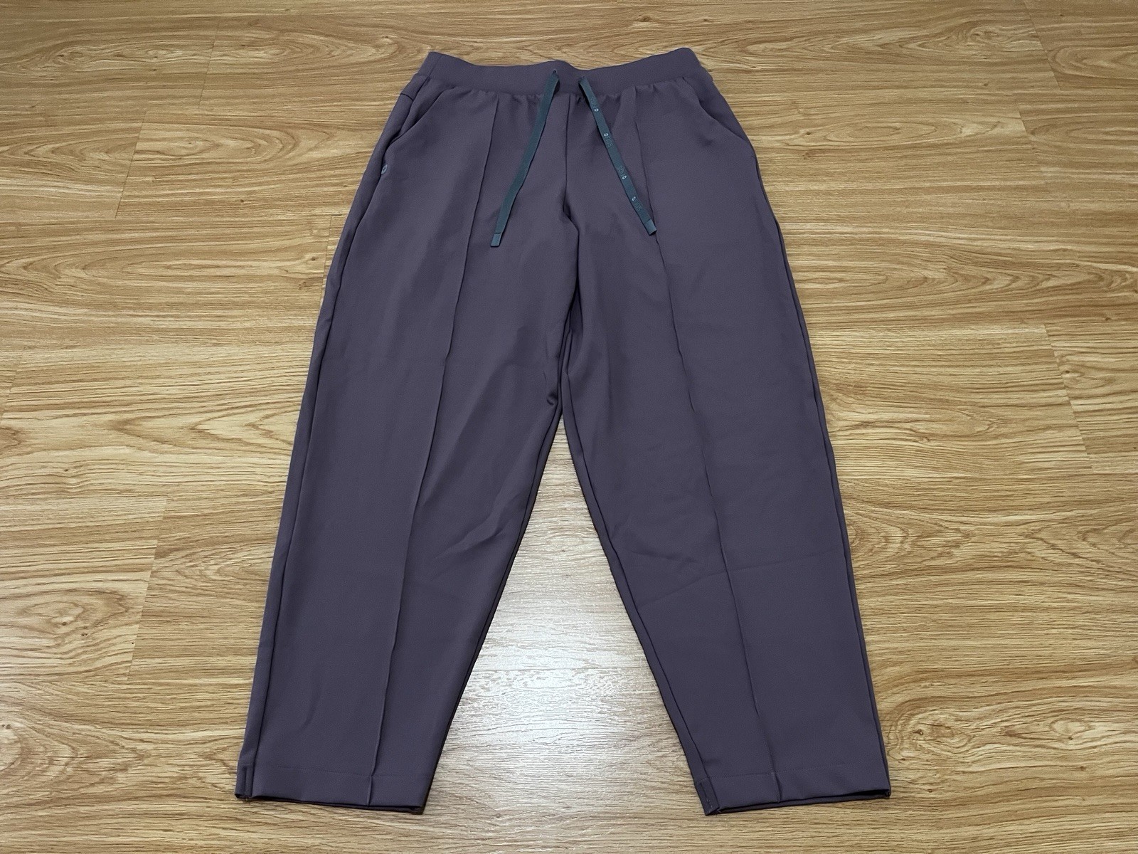 Figs Women’s Size Large High Waisted Color Plum 3 Pockets Scrub Pants Read Disc